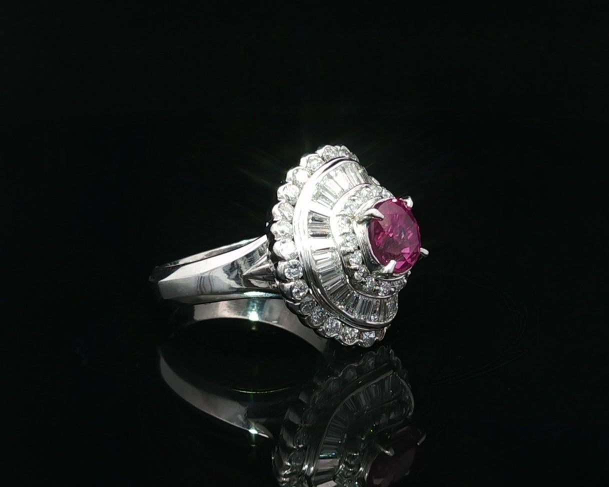 Platino GIA 2,77ctw Ceilán Vívido Zafiro Rosa Diamante Anillo Bailarina Ondulado en venta 1