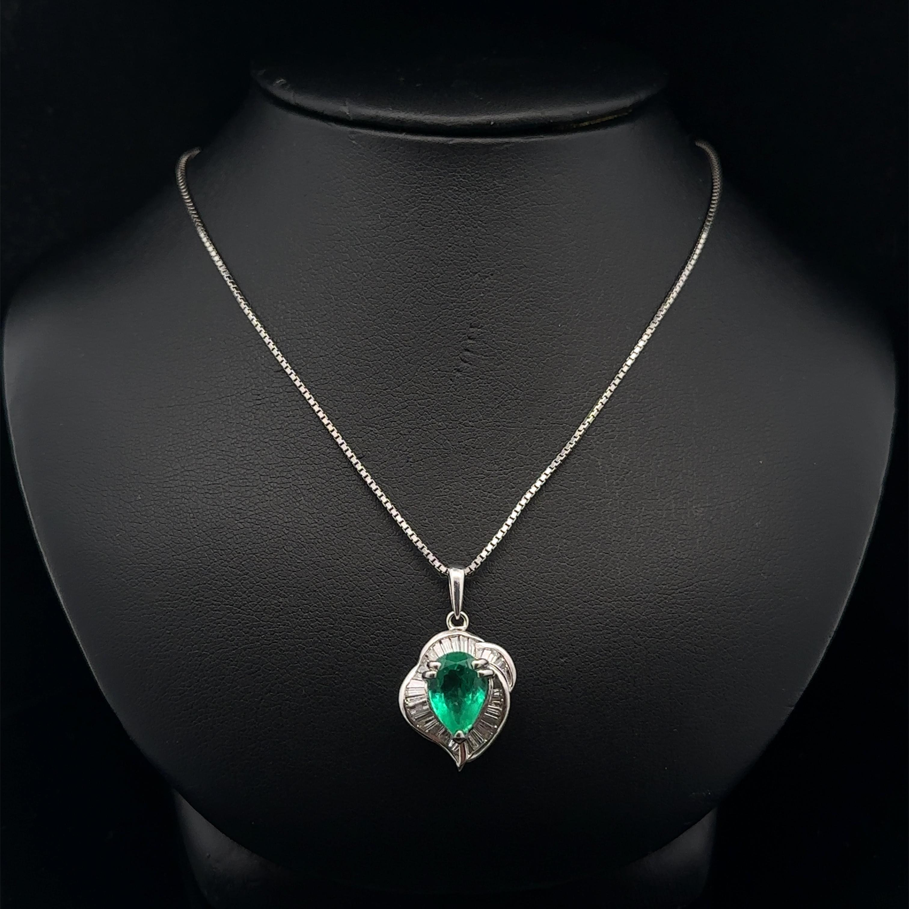 Brilliant Cut Platinum GIA 2.78ctw Pear Colombian F1 Emerald & Diamond Pendant Necklace For Sale