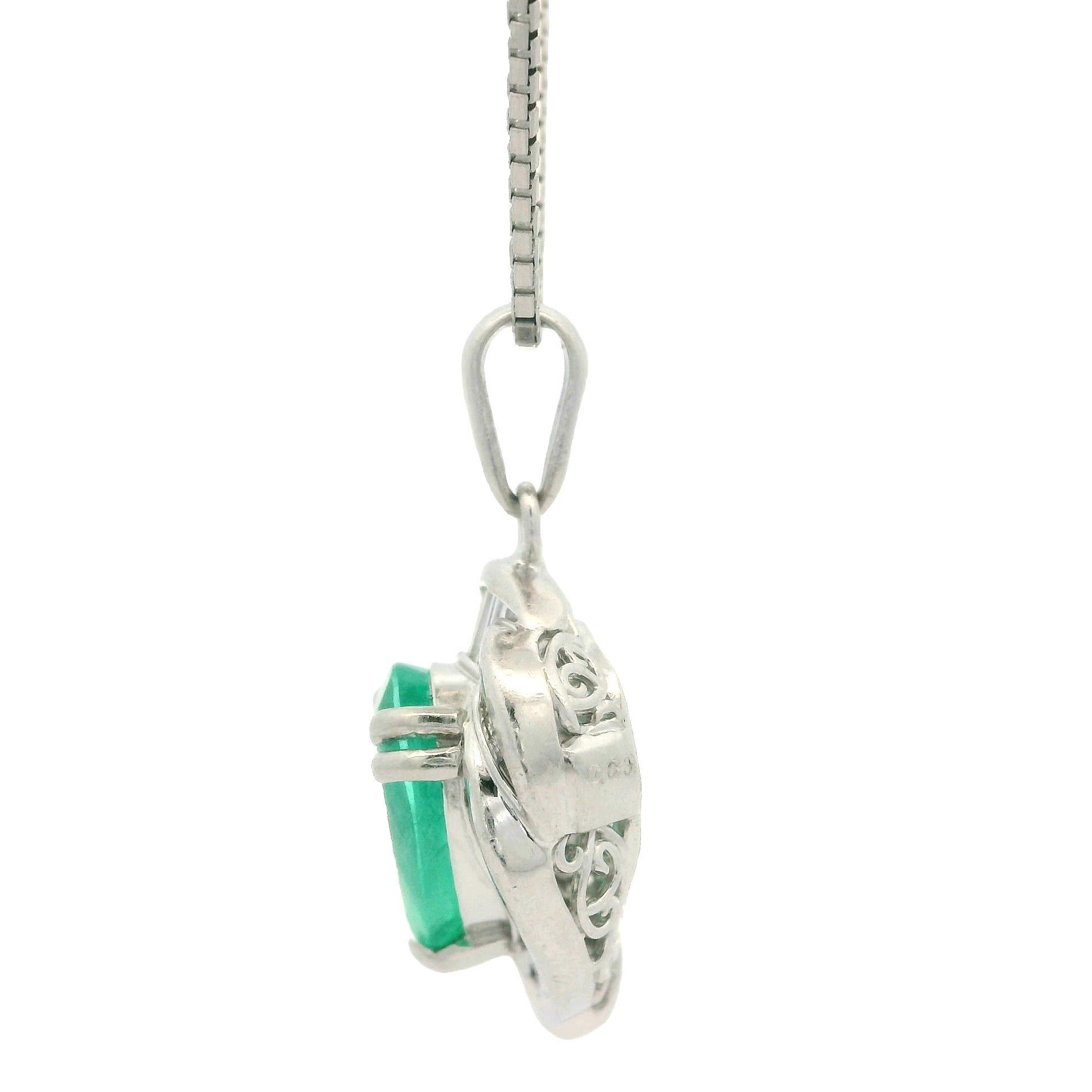 Platinum GIA 2.78ctw Pear Colombian F1 Emerald & Diamond Pendant Necklace For Sale 3