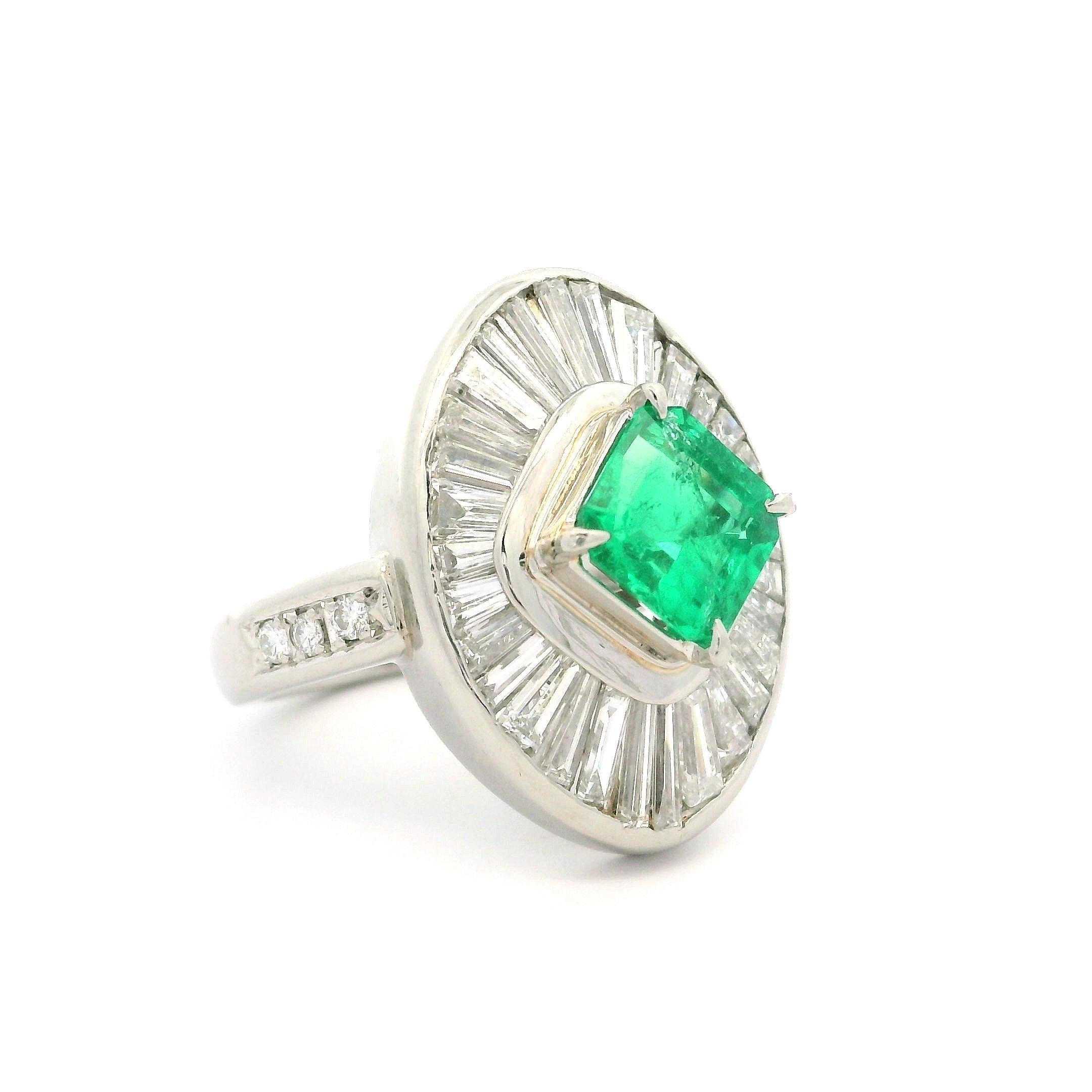 Platinum GIA 2.89ctw Colombian Emerald & Diamond Oval Ballerina Cocktail Ring For Sale 6