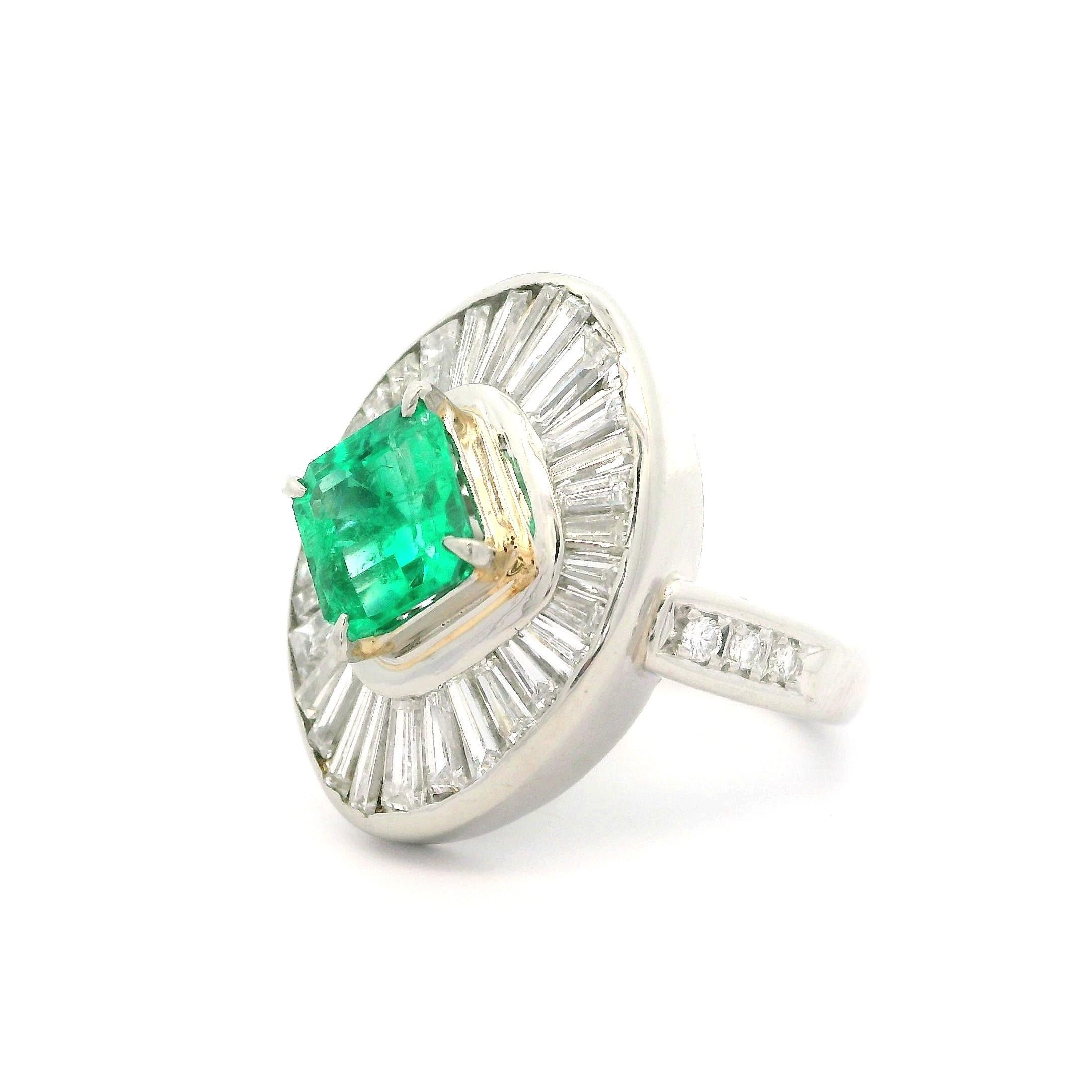 Platinum GIA 2.89ctw Colombian Emerald & Diamond Oval Ballerina Cocktail Ring For Sale 7