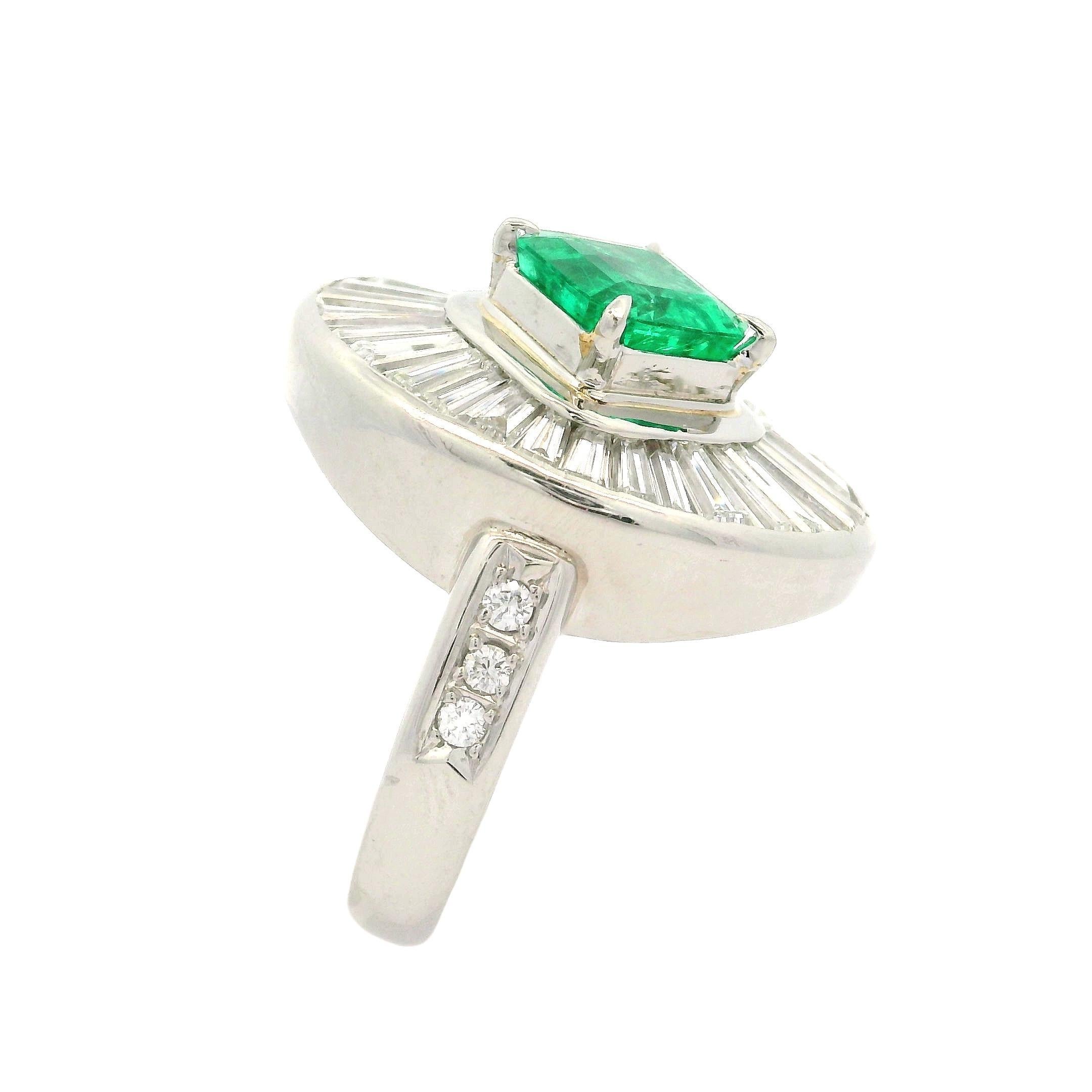 Platinum GIA 2.89ctw Colombian Emerald & Diamond Oval Ballerina Cocktail Ring For Sale 1
