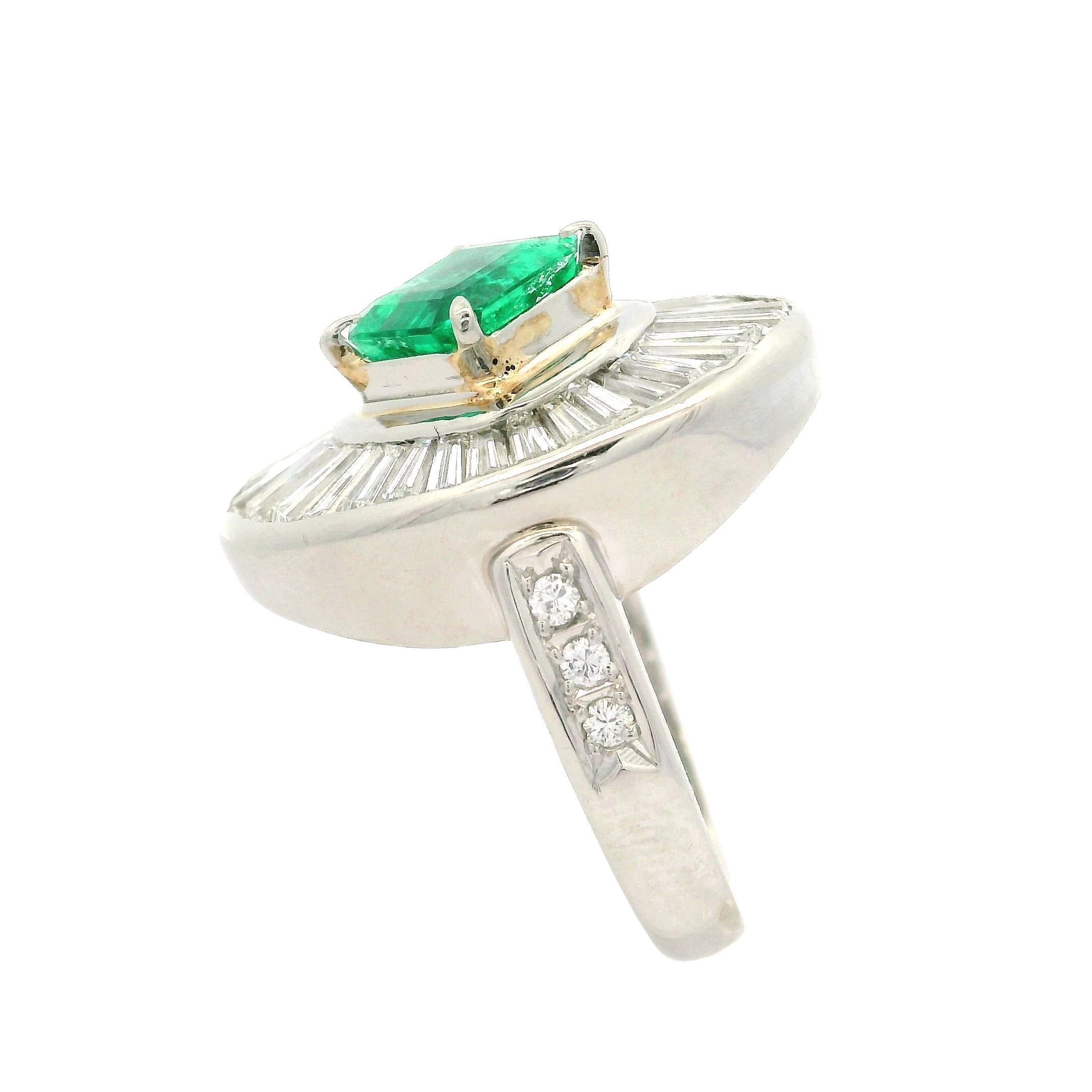 Platinum GIA 2.89ctw Colombian Emerald & Diamond Oval Ballerina Cocktail Ring For Sale 2