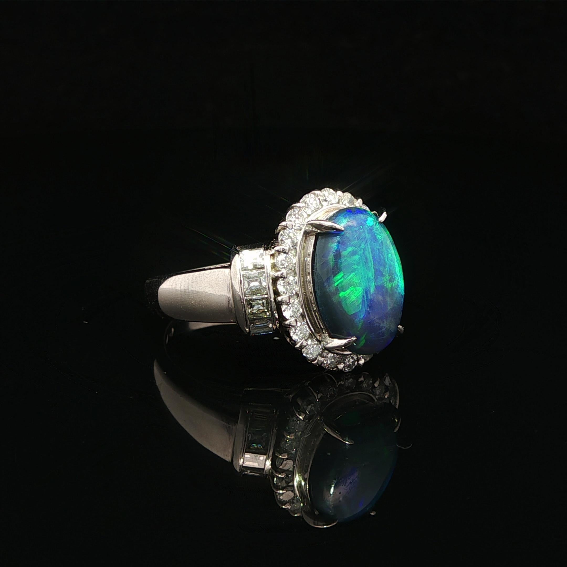 --Pierre(s) :...
(1) Opale véritable naturelle - double cabochon ovale - serti - couleur noire avec un magnifique jeu de couleurs vertes et bleues - 2.10ct (exact - estampillé)
**Voir les détails de la certification ci-dessous pour plus