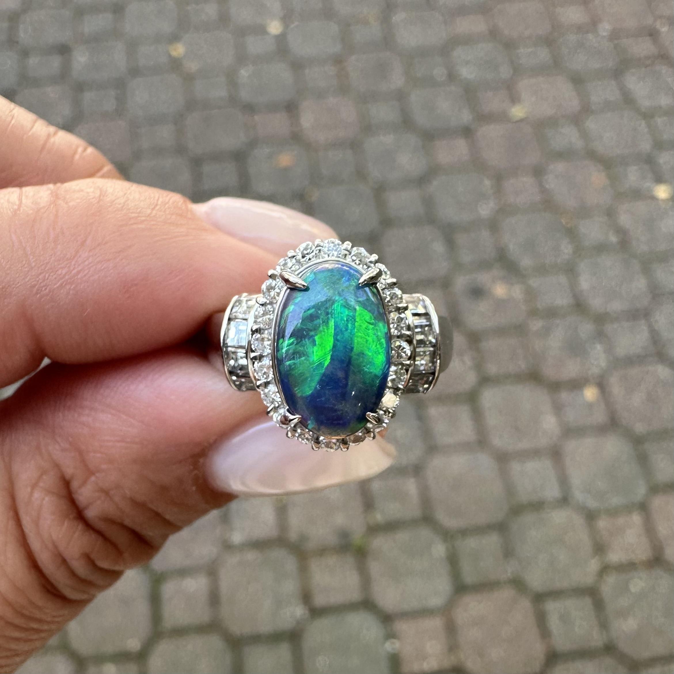 Bague en platine GIA 2.93ctw Oval Cabochon Black Opal W/ Diamond Halo & Sides Ring en vente 15