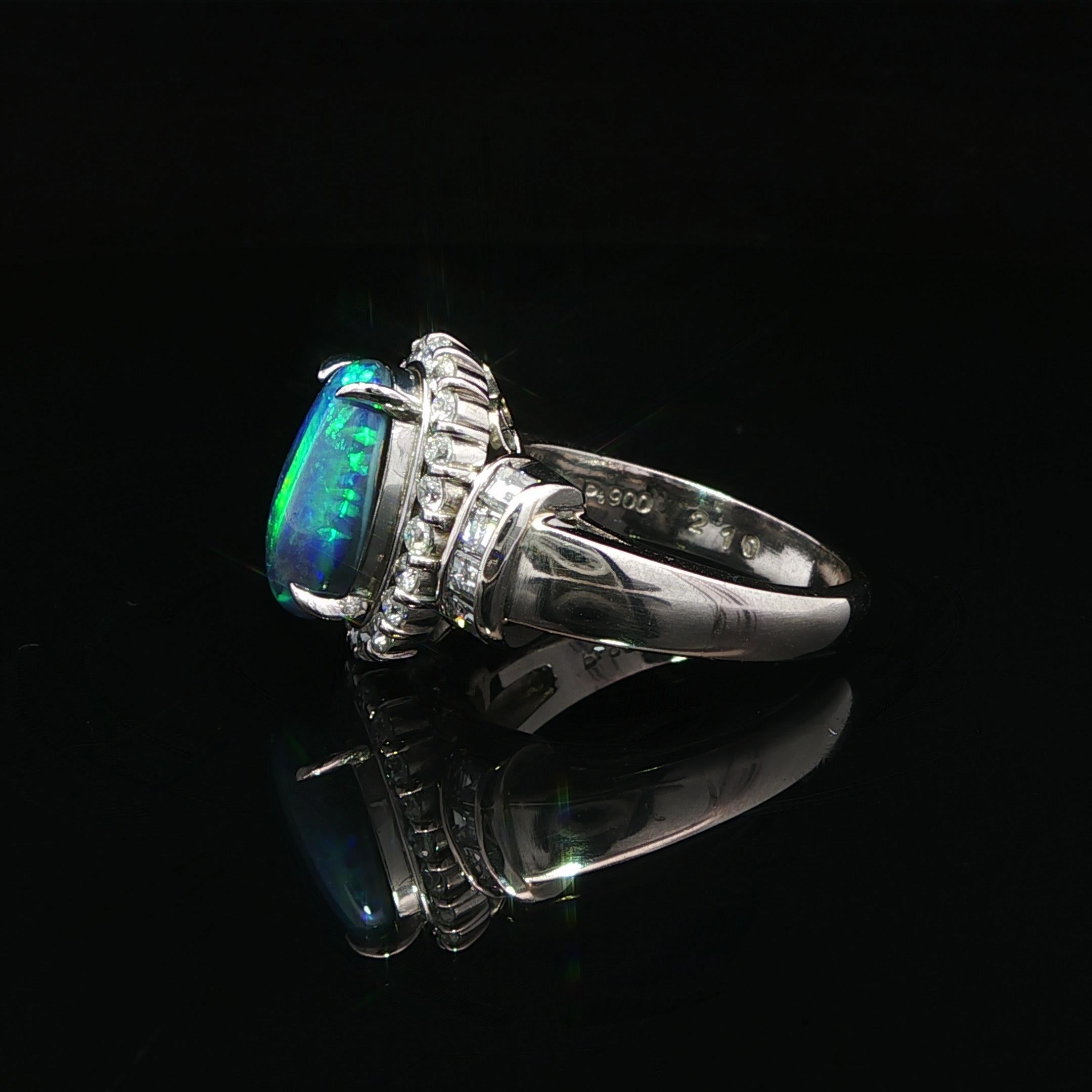 Bague en platine GIA 2.93ctw Oval Cabochon Black Opal W/ Diamond Halo & Sides Ring Excellent état - En vente à Montclair, NJ