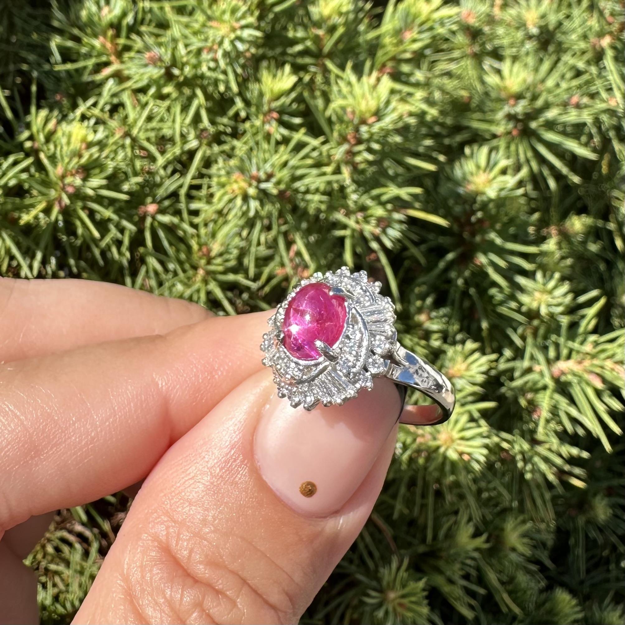 Cabochon Platino GIA 2,98ct Burma No Heat Star Ruby con vortice di diamanti Mini Ballerina Ring in vendita