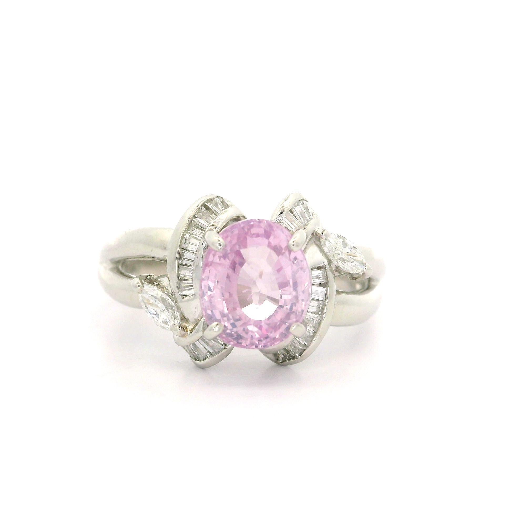 Anillo de Platino GIA 2.99ctw Zafiro Rosa Pastel Oval con Diamante Baguette en venta 11