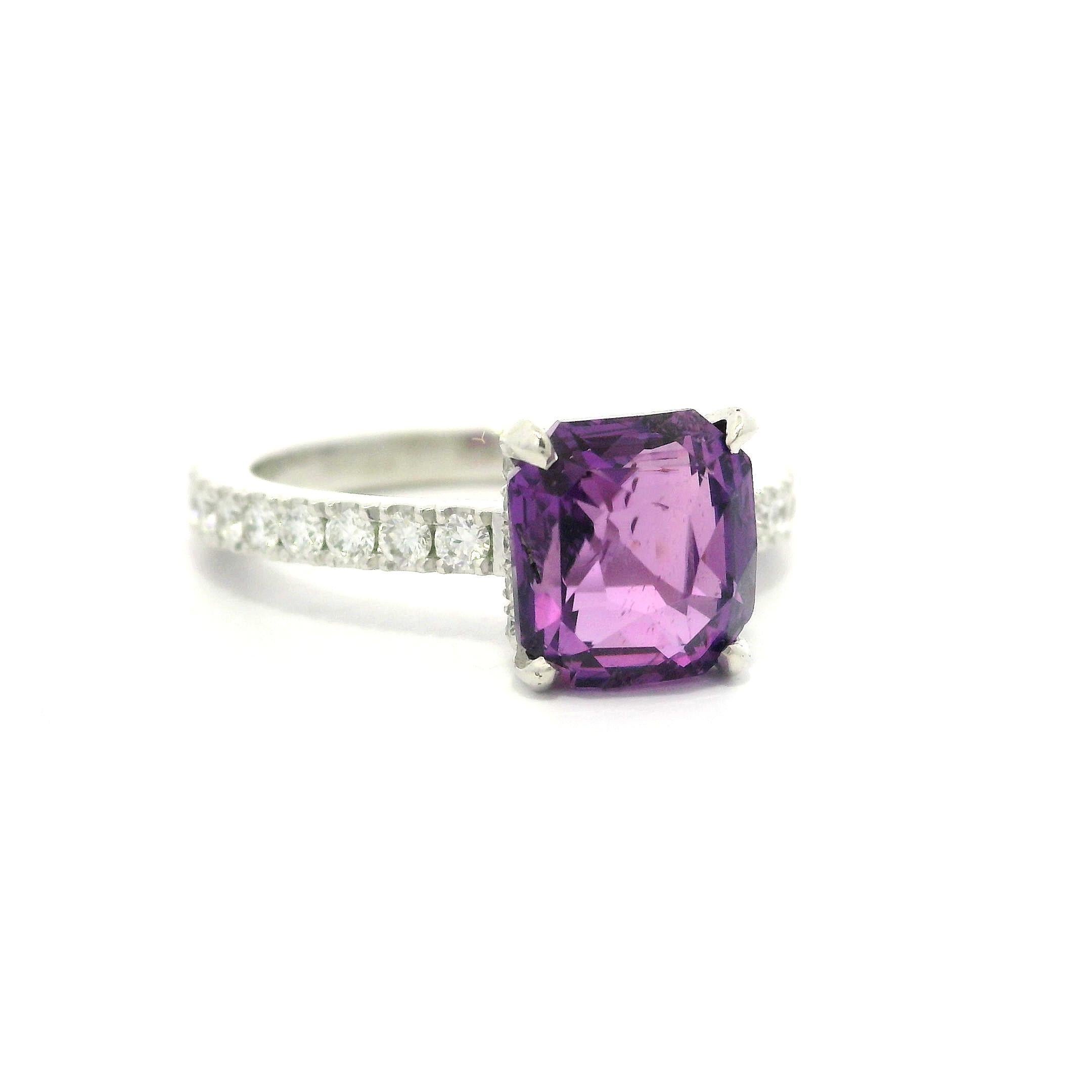 Platin GIA 3,03ct keine Hitze lebendige rosa lila Saphir mit Diamant-Schaft Ring im Angebot 12