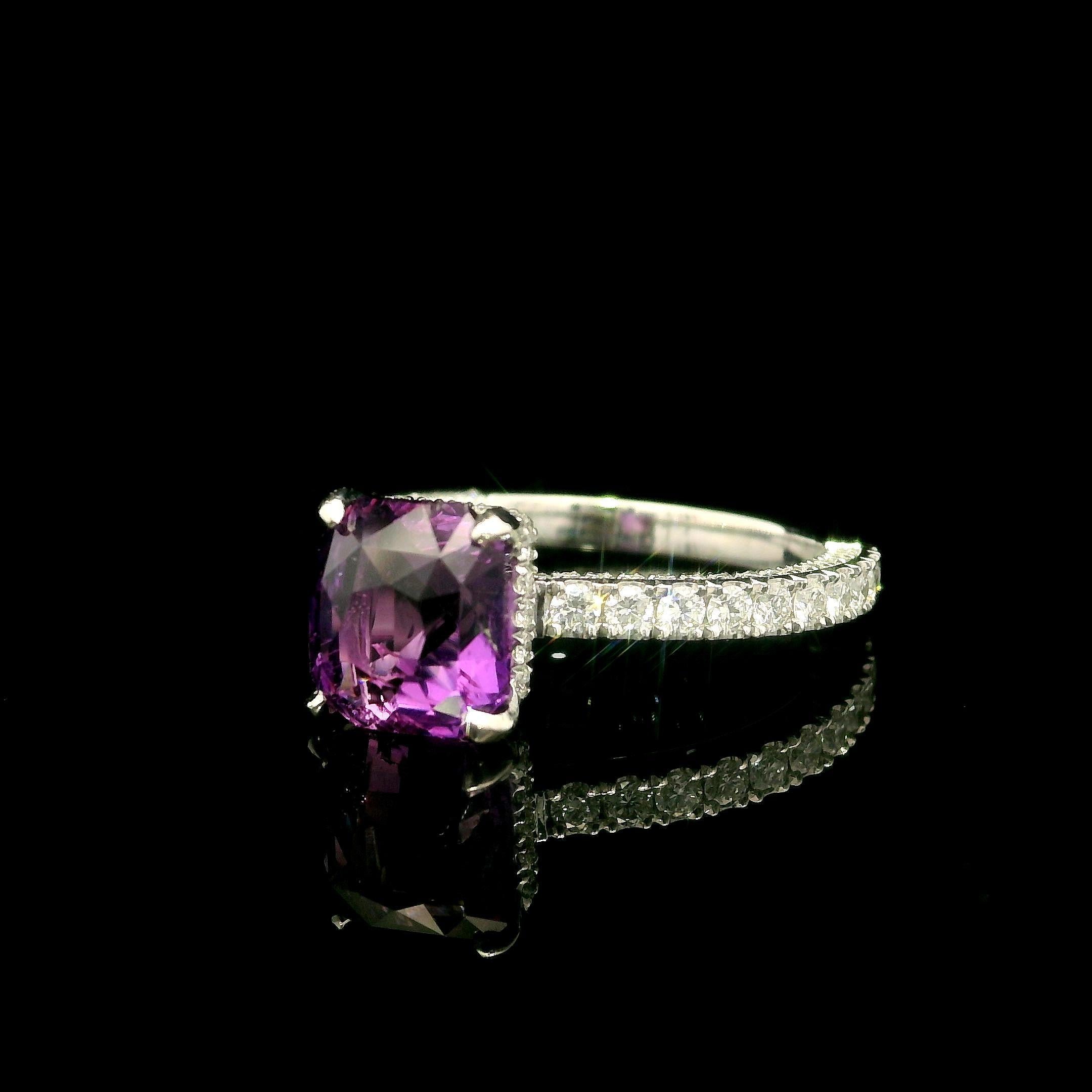 Platin GIA 3,03ct keine Hitze lebendige rosa lila Saphir mit Diamant-Schaft Ring Damen im Angebot