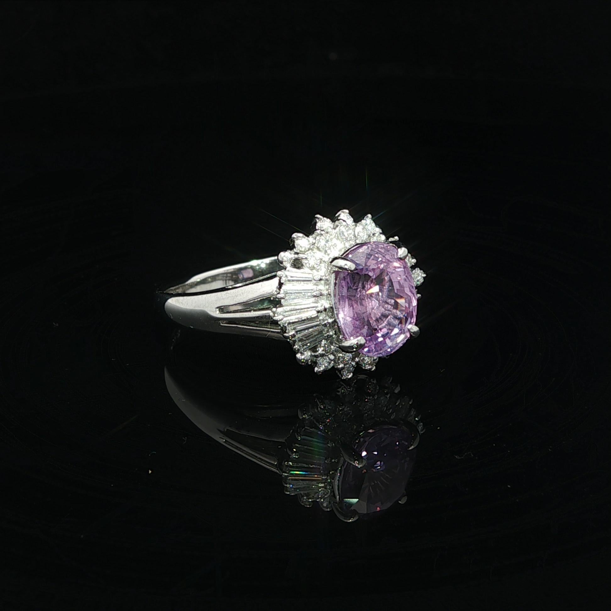 Taglio brillante Anello in platino GIA con diamante zaffiro viola rosato di Ceylon senza calore da 3,07ctw in vendita
