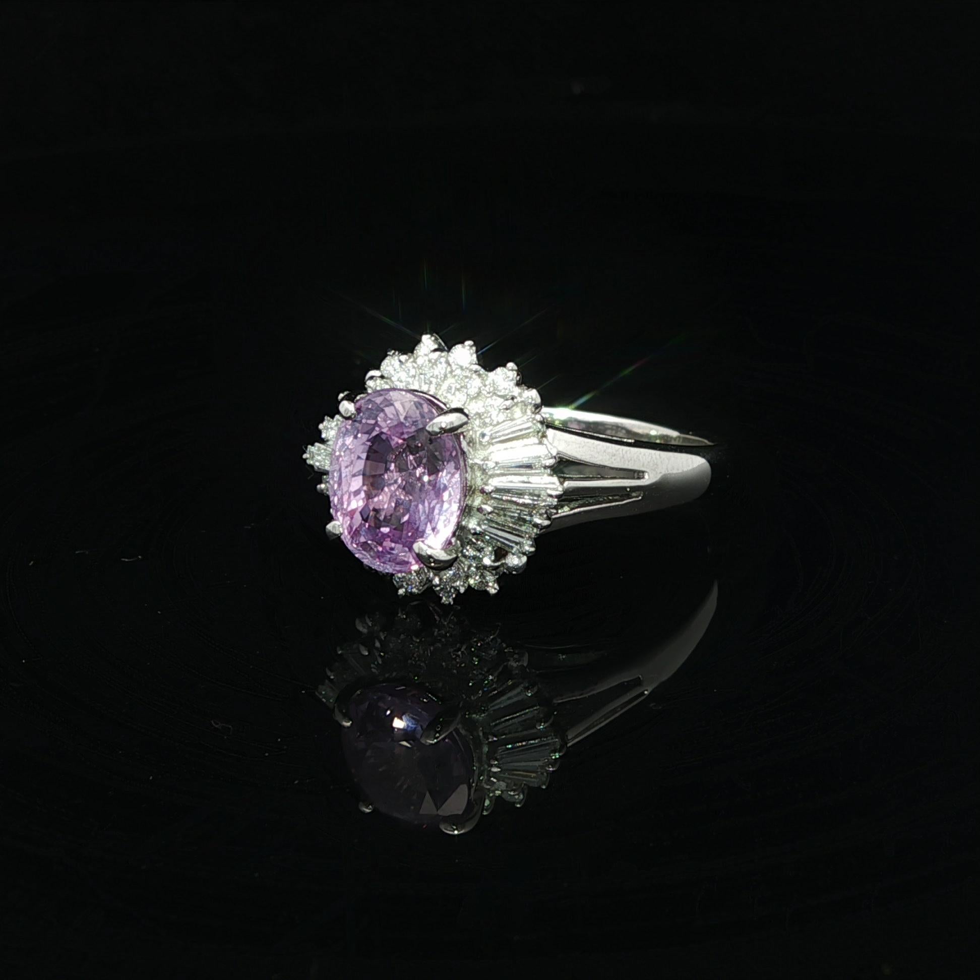 Anello in platino GIA con diamante zaffiro viola rosato di Ceylon senza calore da 3,07ctw In condizioni buone in vendita a Montclair, NJ