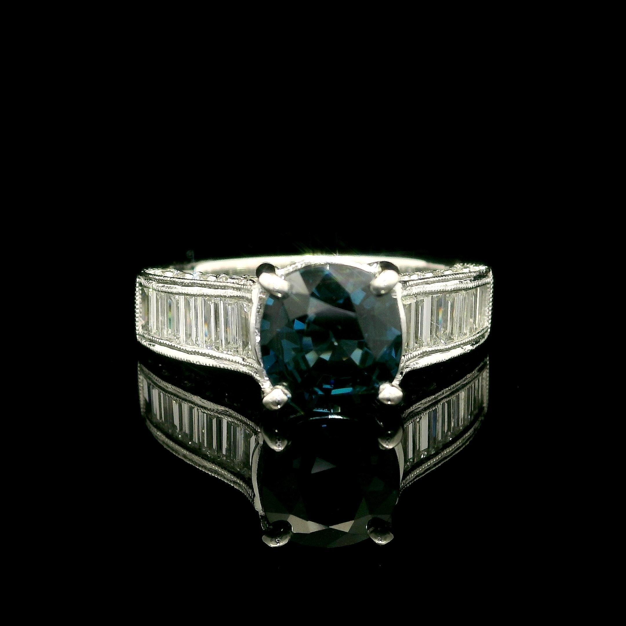 Platinum GIA 3.15ctw Dark Blue Cushion Spinel Baguette Diamond Sides Ring en venta 7