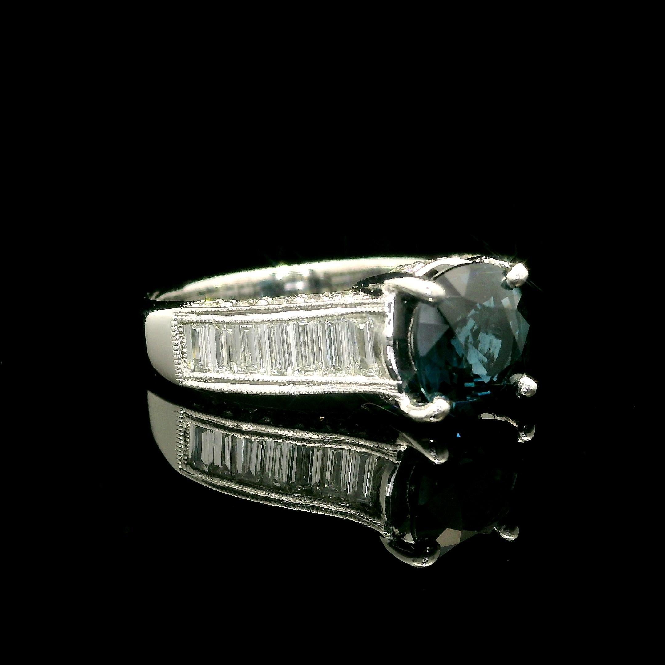 Platinum GIA 3.15ctw Dark Blue Cushion Spinel Baguette Diamond Sides Ring en venta 8
