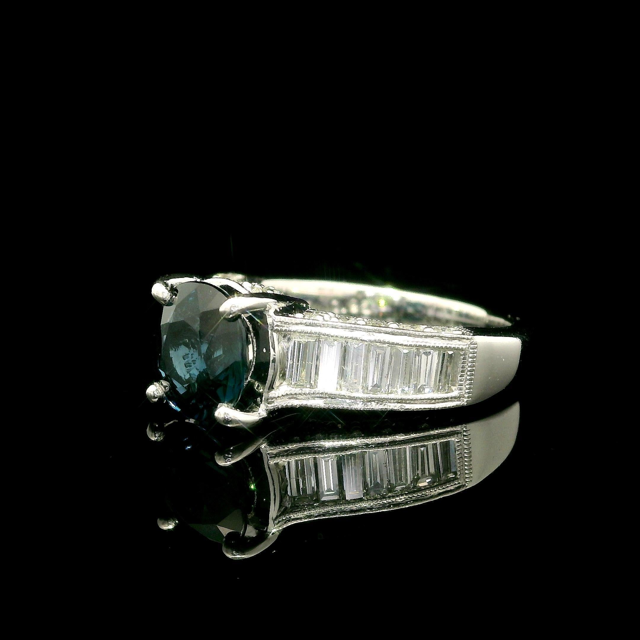Platinum GIA 3.15ctw Dark Blue Cushion Spinel Baguette Diamond Sides Ring en venta 3