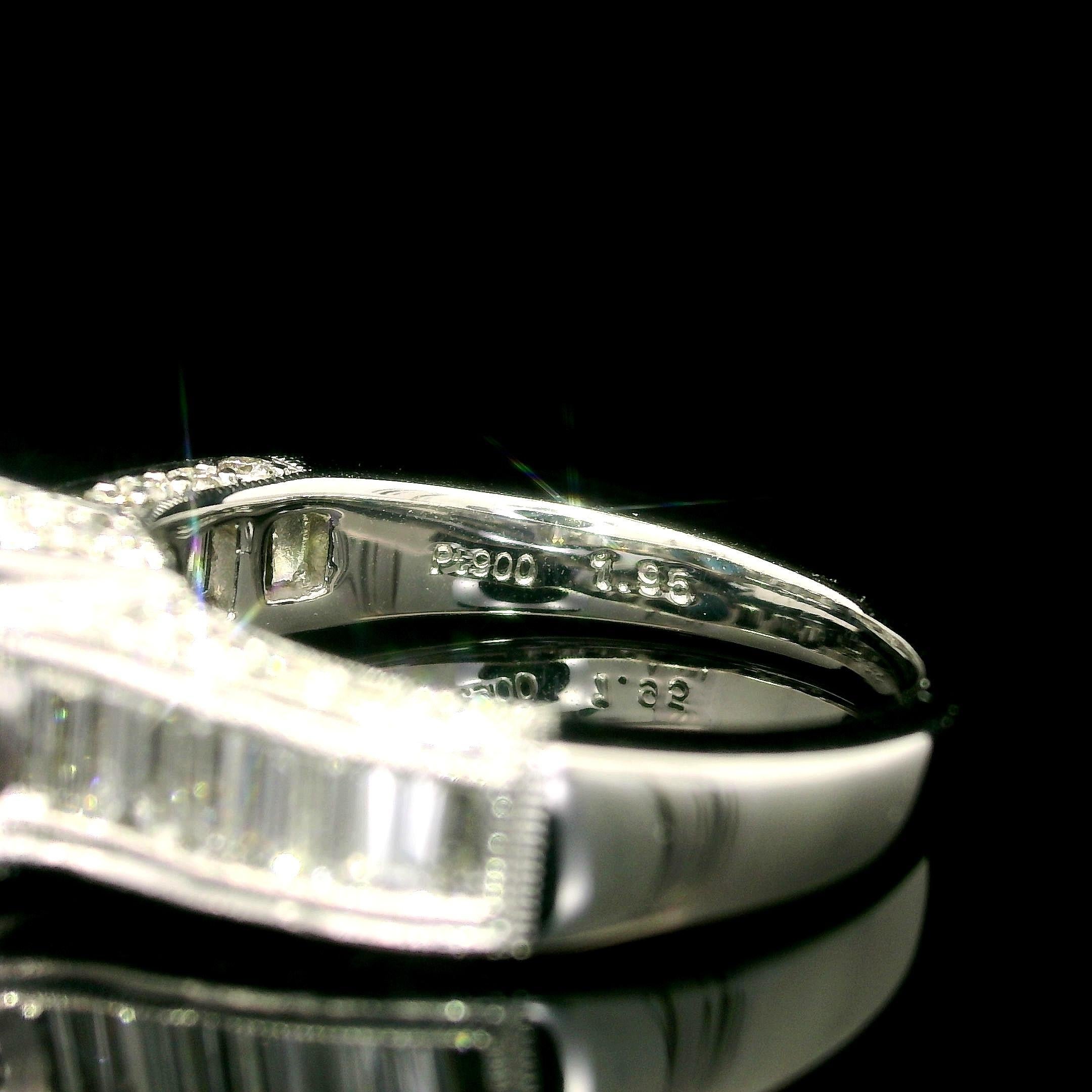 Platinum GIA 3.15ctw Dark Blue Cushion Spinel Baguette Diamond Sides Ring en venta 4
