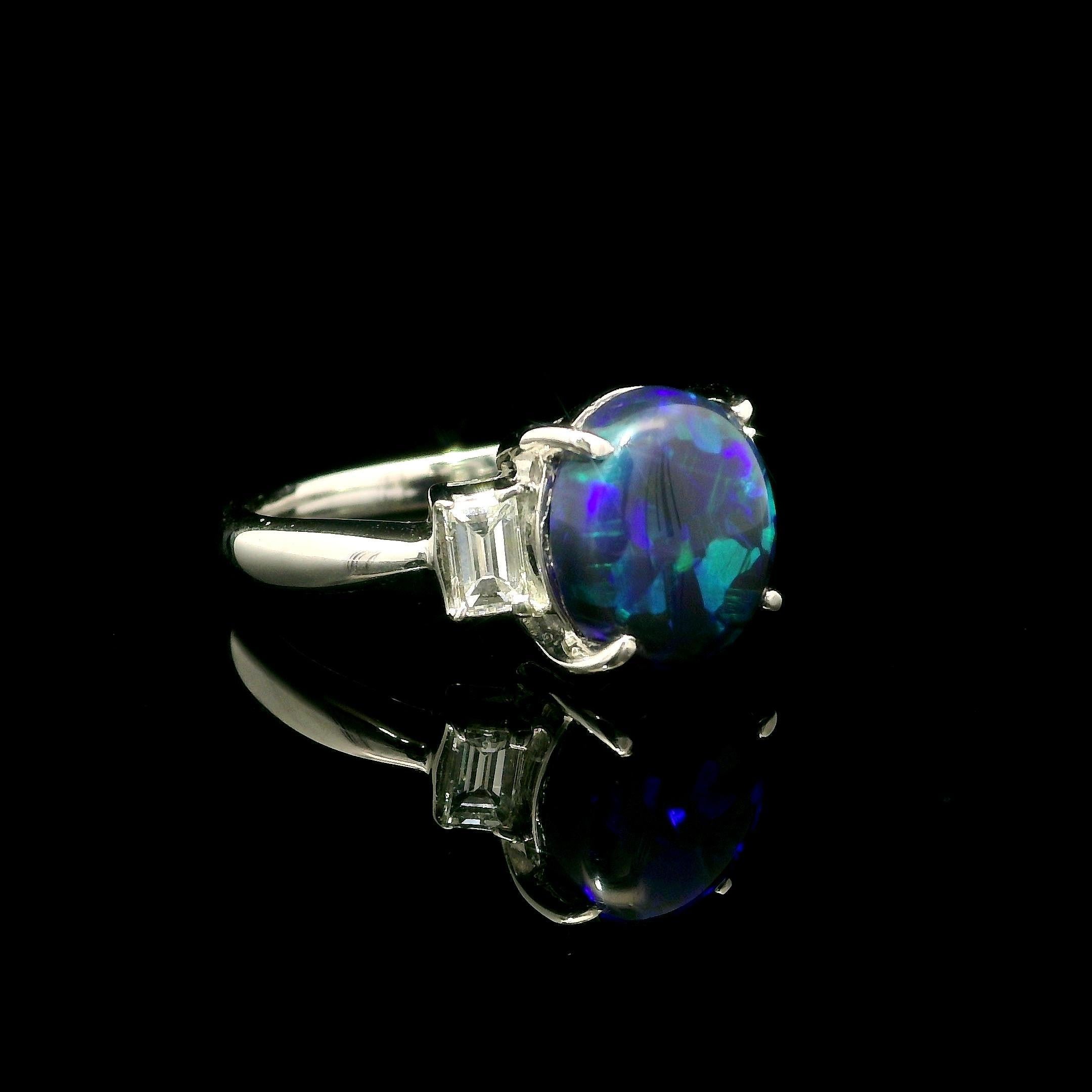 Platinum GIA 3.22ctw Blue Green Black Opal & Baguette Diamond Sides Classic Ring (Cabochon) im Angebot