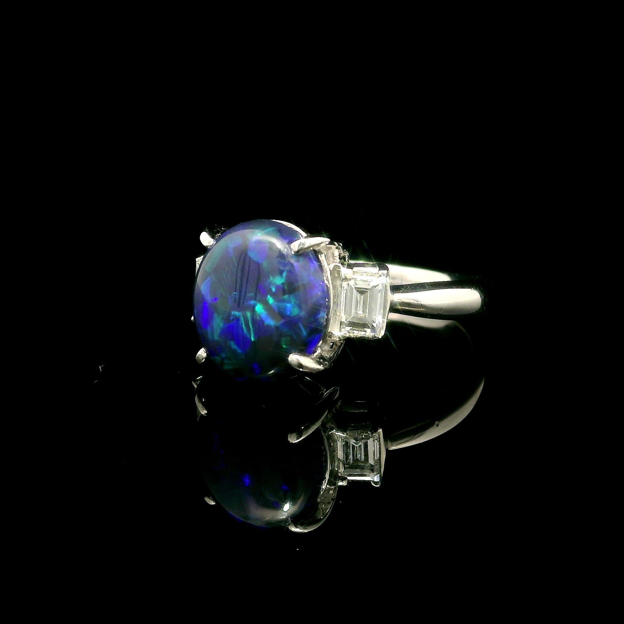 Platinum GIA 3.22ctw Blue Green Black Opal & Baguette Diamond Sides Classic Ring im Zustand „Hervorragend“ im Angebot in Montclair, NJ