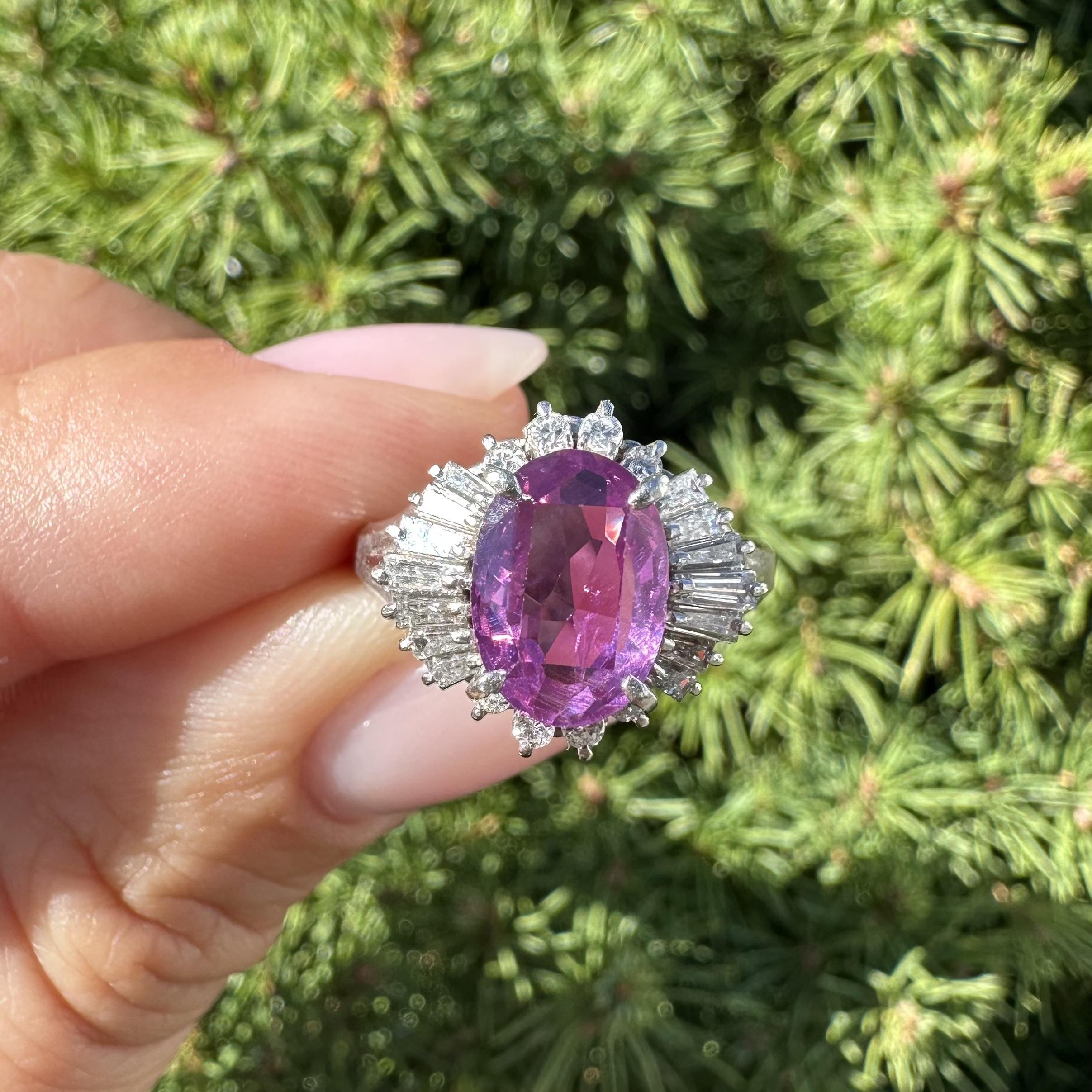 Platin GIA 3,32ctw Ceylon lebendige lila rosa Saphir Diamant Ballerina Ring im Zustand „Gut“ im Angebot in Montclair, NJ