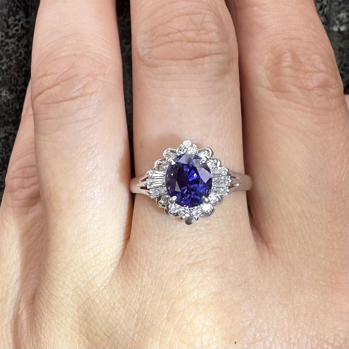 Platin GIA 3,42ctw keine Hitze Ceylon Farbwechsel Saphir w / Diamant Halo Ring im Zustand „Hervorragend“ im Angebot in Montclair, NJ
