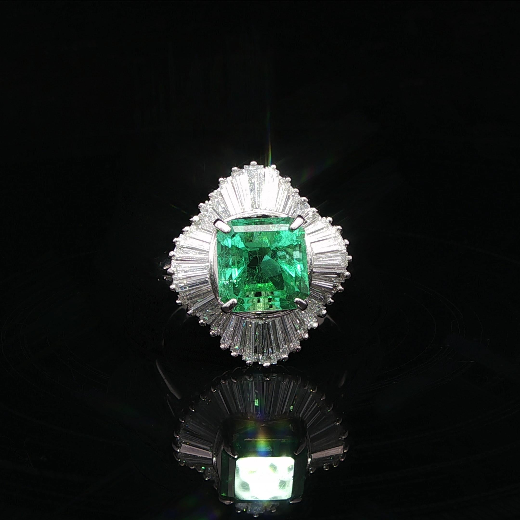 Platinum GIA 3.51ctw Clean Bright Colombian Emerald Wavy Diamond Ballerina Ring For Sale 7