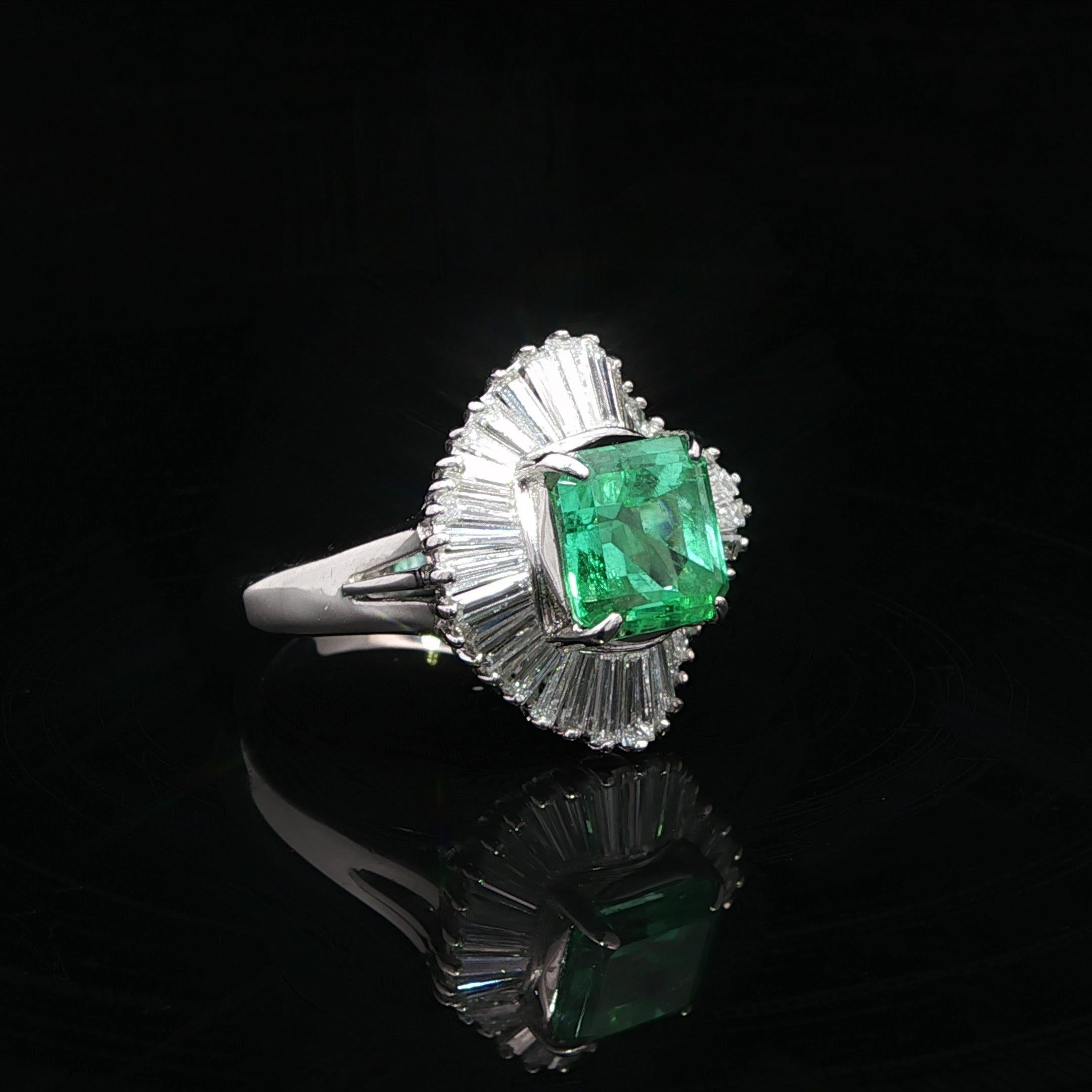 Platinum GIA 3.51ctw Clean Bright Colombian Emerald Wavy Diamond Ballerina Ring For Sale 8