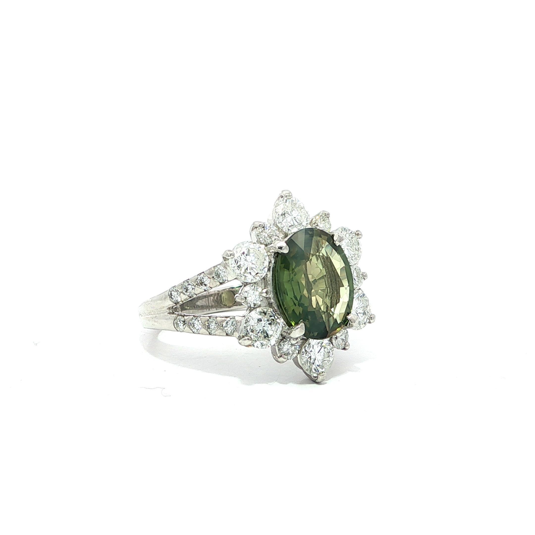 Bague en platine GIA 3.73ctw Color Change Green to Purple Alexandrite Diamond Ring Pour femmes en vente