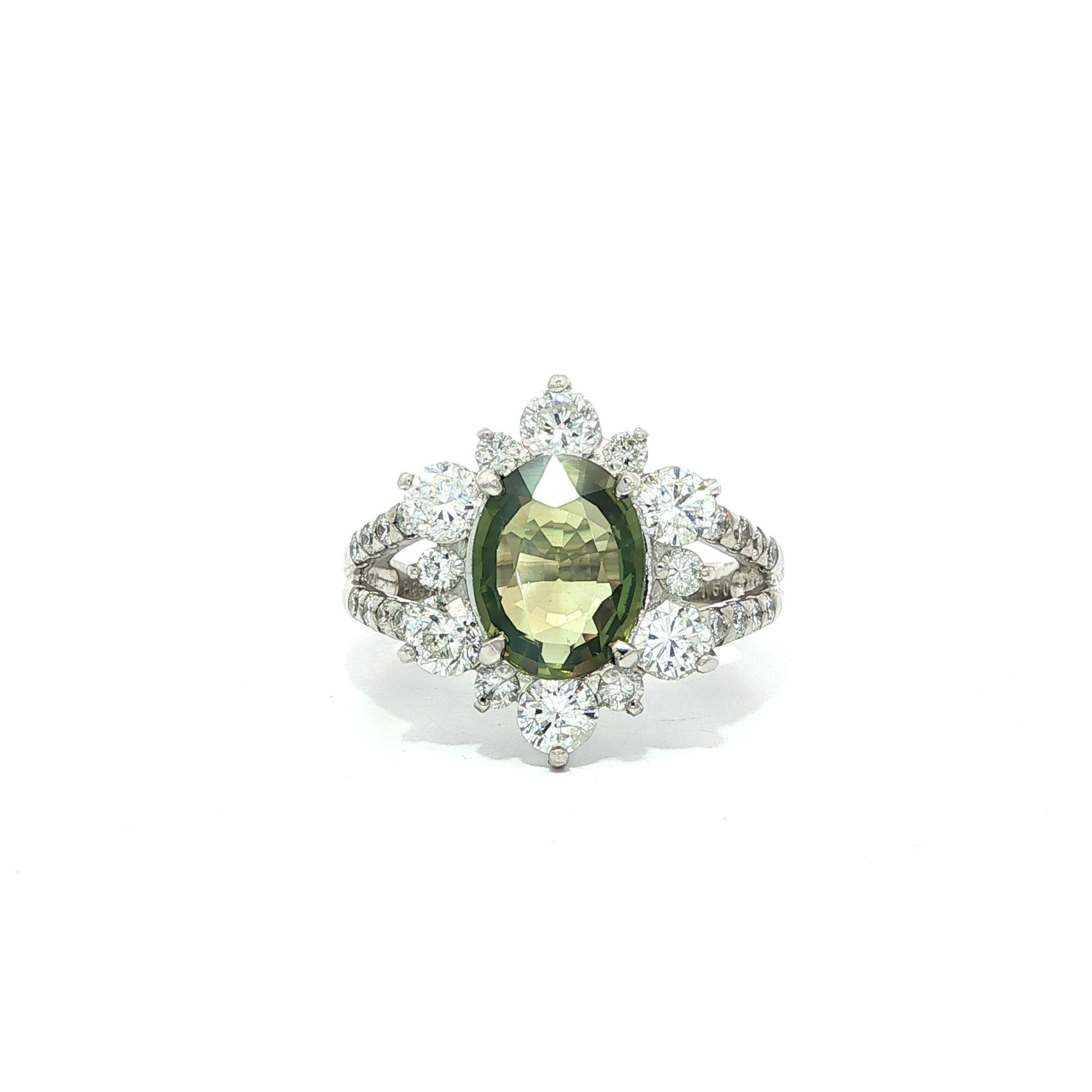 Bague en platine GIA 3.73ctw Color Change Green to Purple Alexandrite Diamond Ring en vente 2