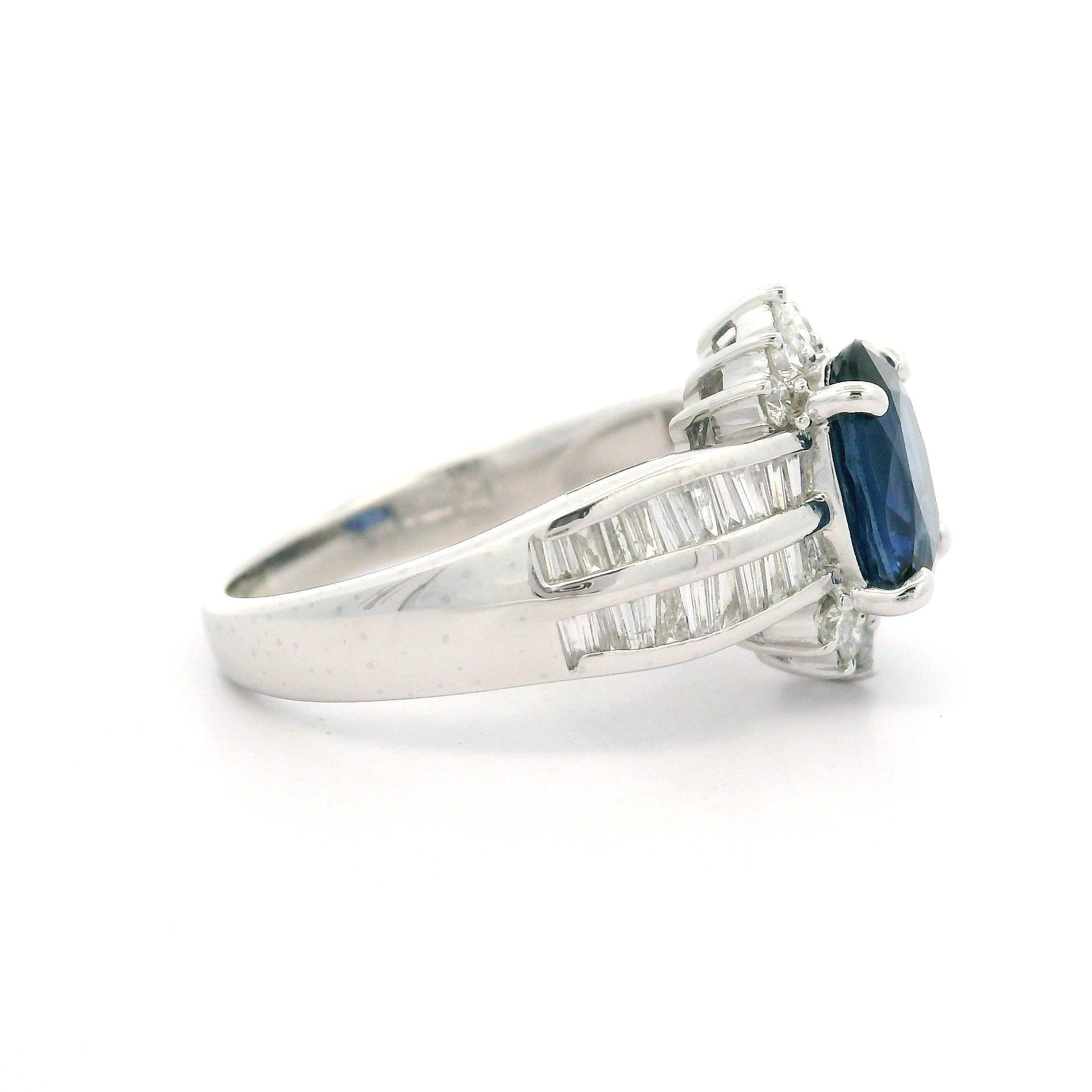 Platino GIA 3ctw Zaffiro ovale con diamante rotondo e baguette Anello floreale da cocktail in vendita 5