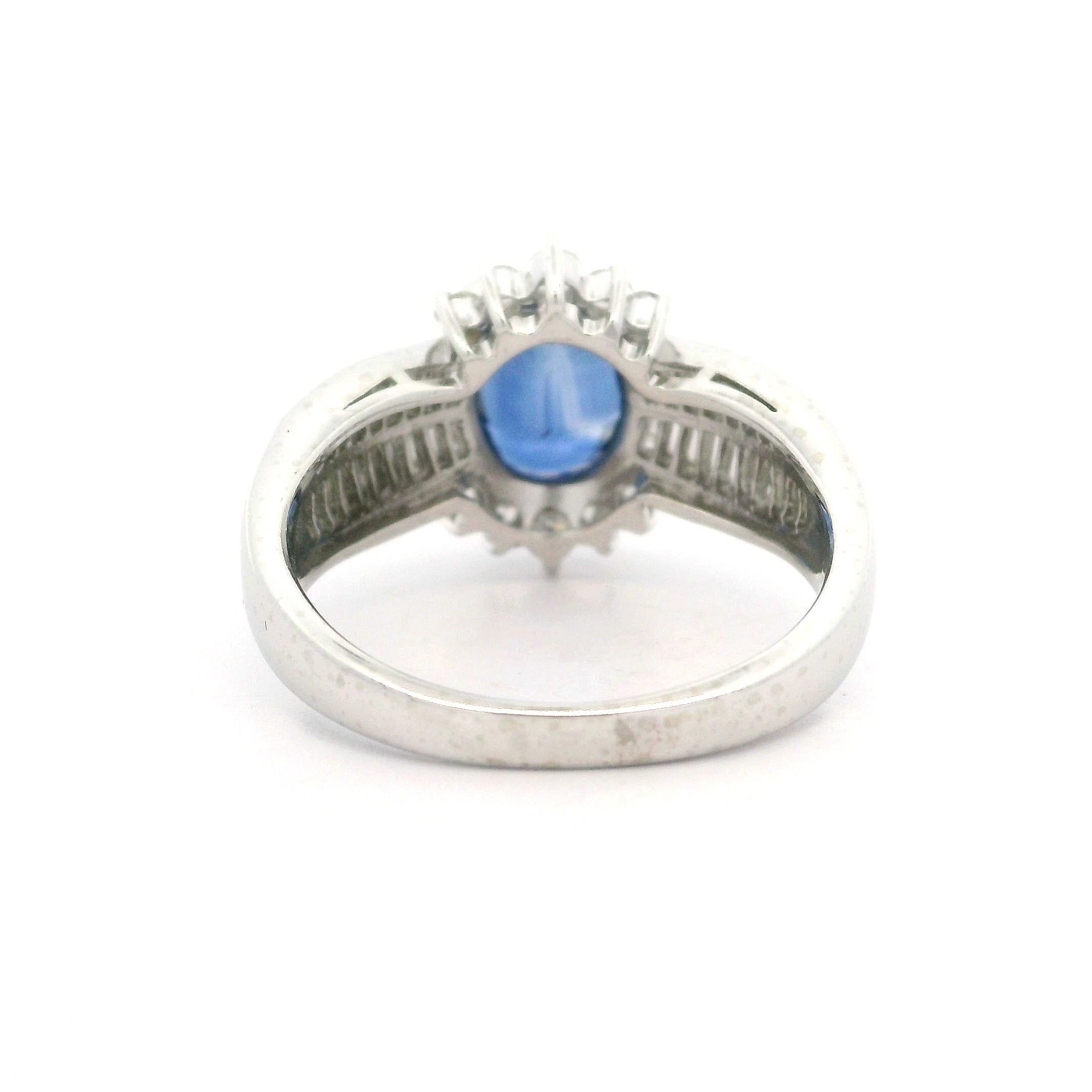 Platino GIA 3ctw Zaffiro ovale con diamante rotondo e baguette Anello floreale da cocktail in vendita 4