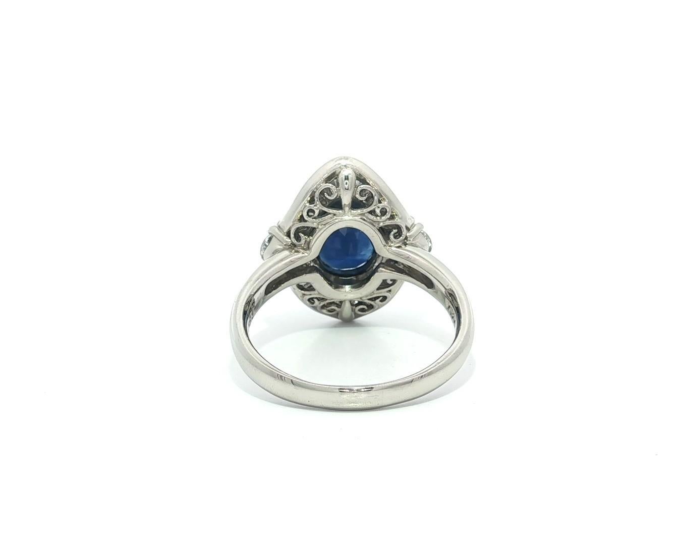 Anello in platino GIA con zaffiro ovale lungo blu reale e accenti di diamante da 4,05 ct. in vendita 6