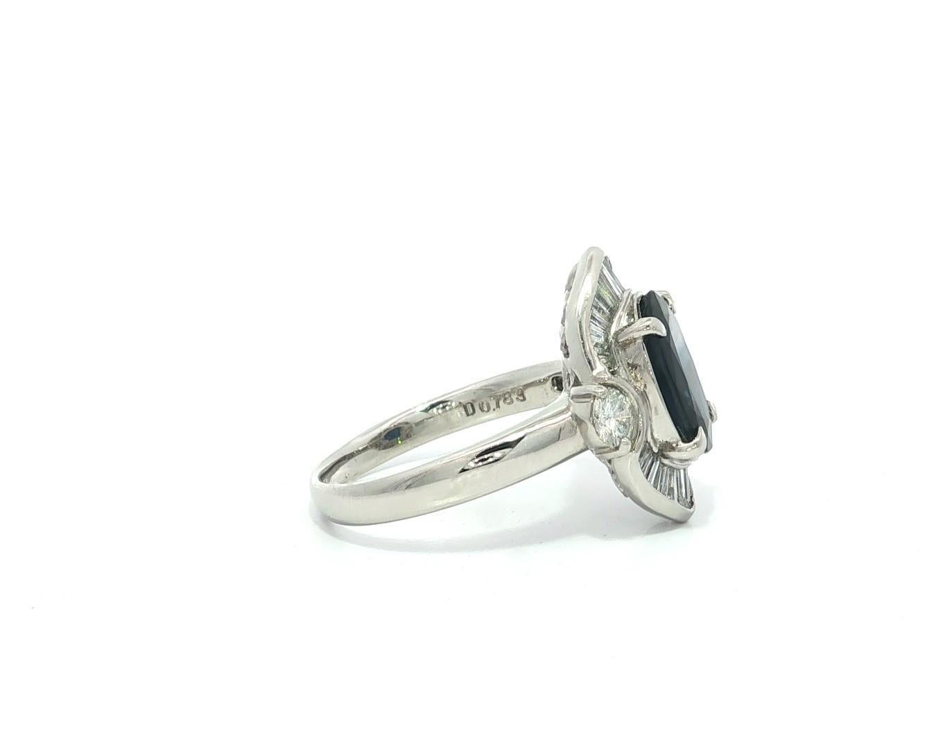 Anello in platino GIA con zaffiro ovale lungo blu reale e accenti di diamante da 4,05 ct. in vendita 7