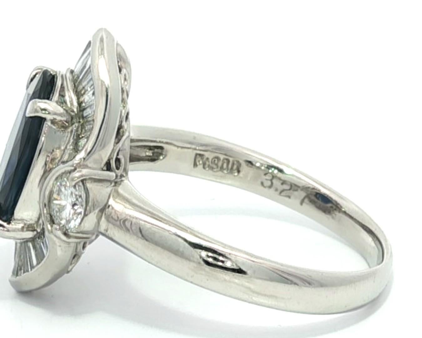 Anello in platino GIA con zaffiro ovale lungo blu reale e accenti di diamante da 4,05 ct. in vendita 9