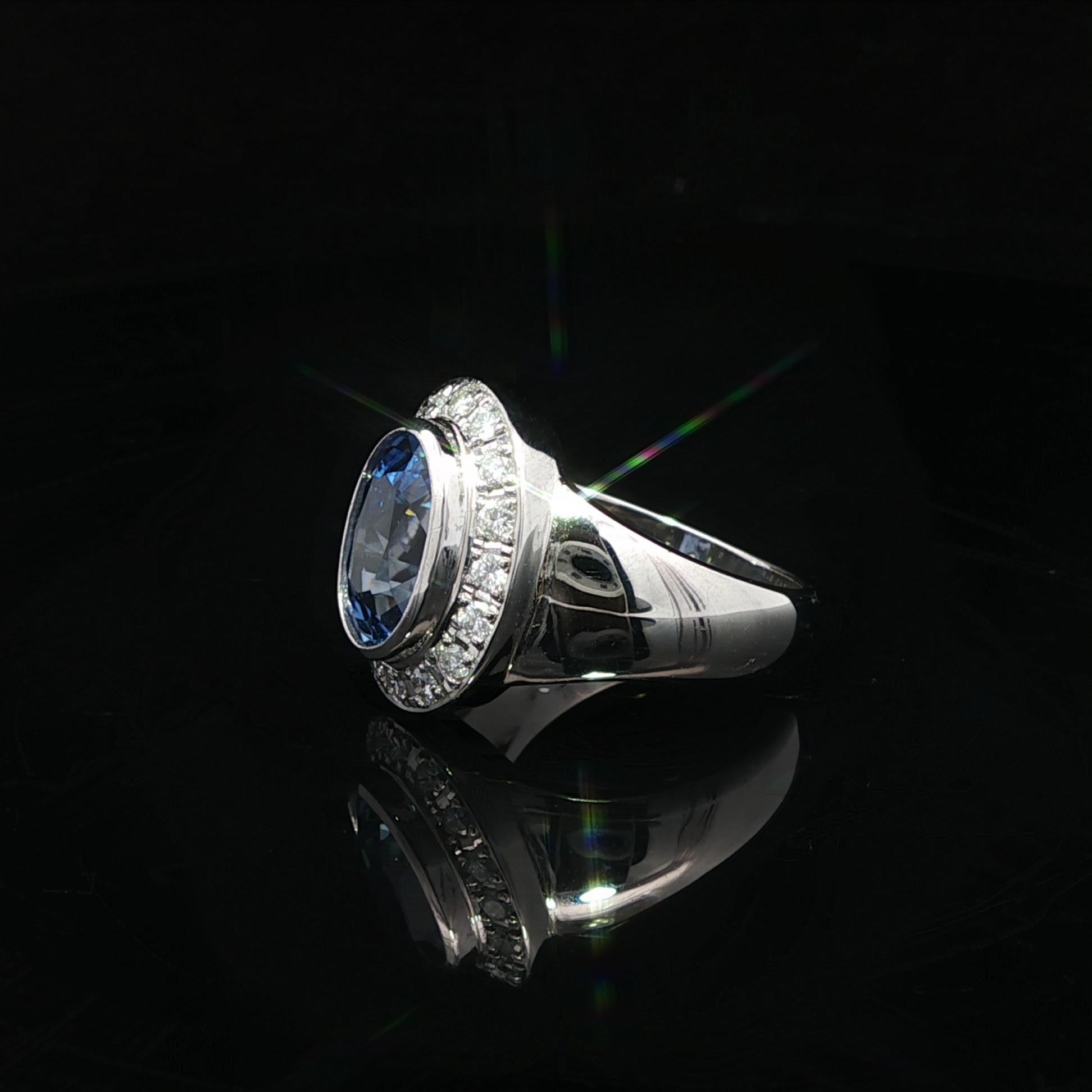 Platino GIA 4.15ctw Ceilán Sin Calor Bisel Zafiro Pave Diamante Halo Anillo Sólido en venta 6
