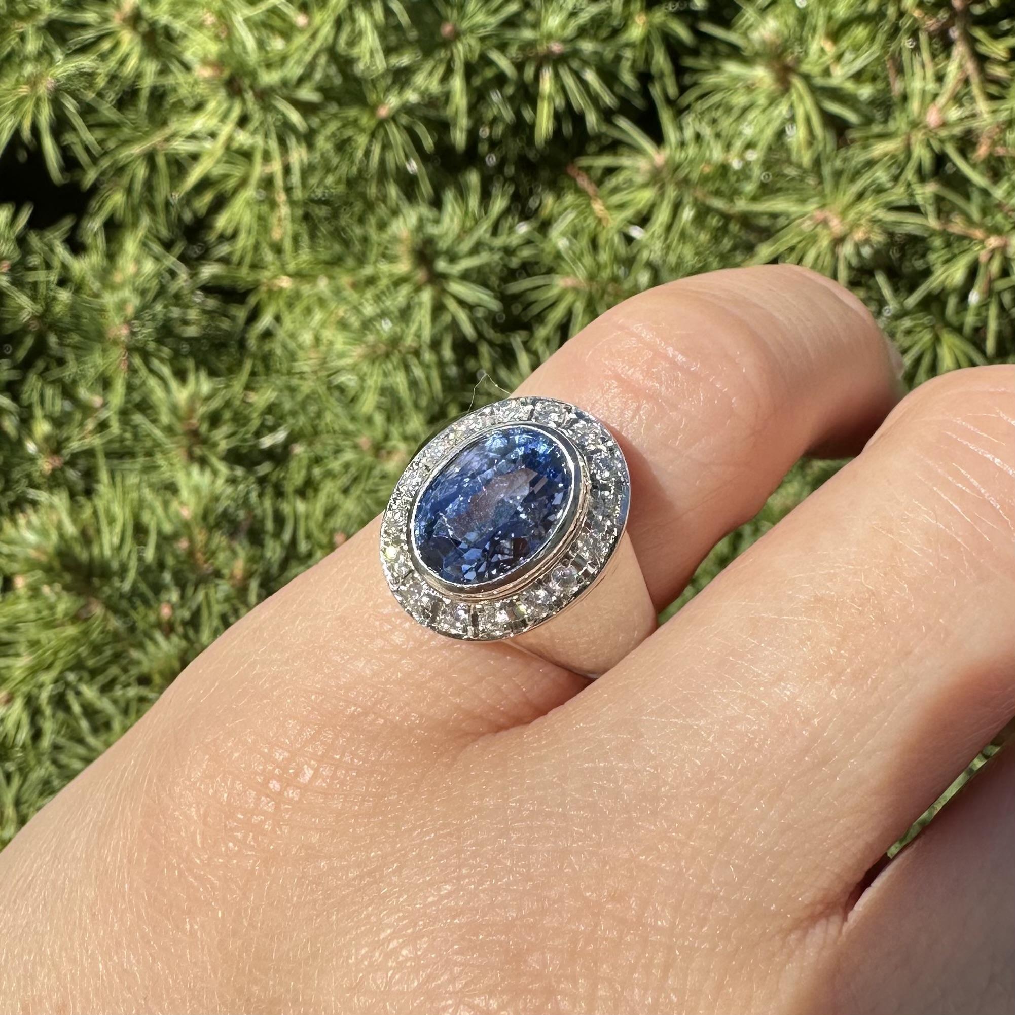 Platino GIA 4.15ctw Ceilán Sin Calor Bisel Zafiro Pave Diamante Halo Anillo Sólido en venta 9