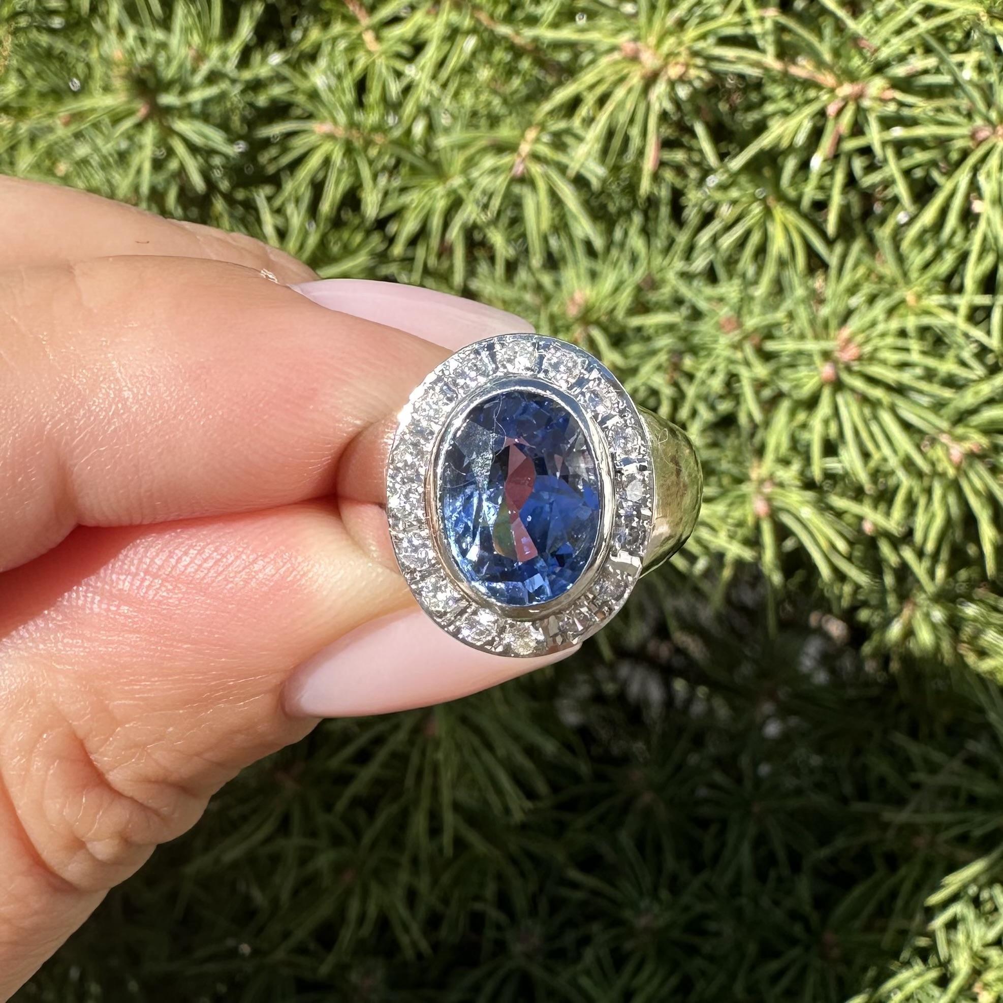 Platino GIA 4.15ctw Ceilán Sin Calor Bisel Zafiro Pave Diamante Halo Anillo Sólido en venta 10