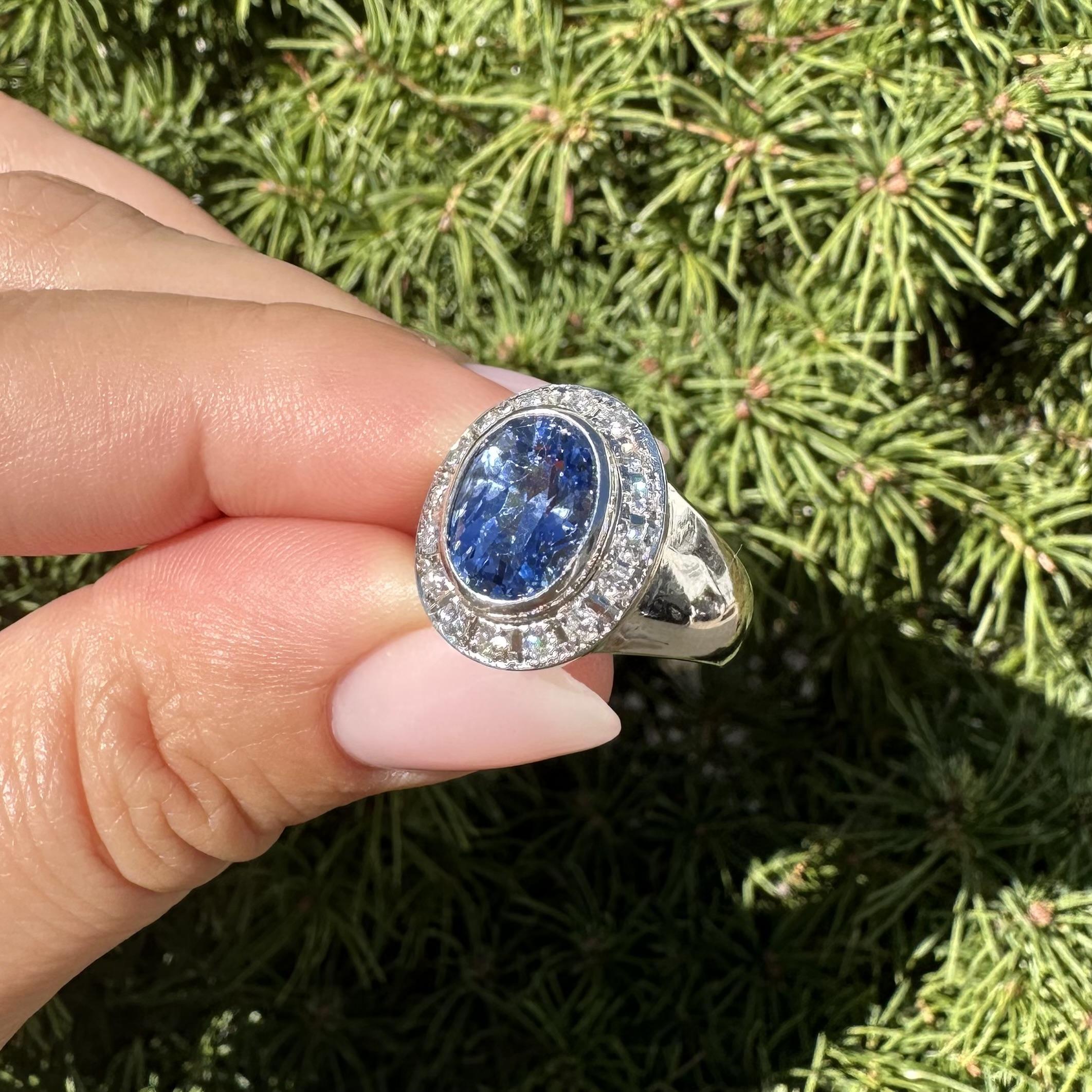 Platino GIA 4.15ctw Ceilán Sin Calor Bisel Zafiro Pave Diamante Halo Anillo Sólido en venta 11