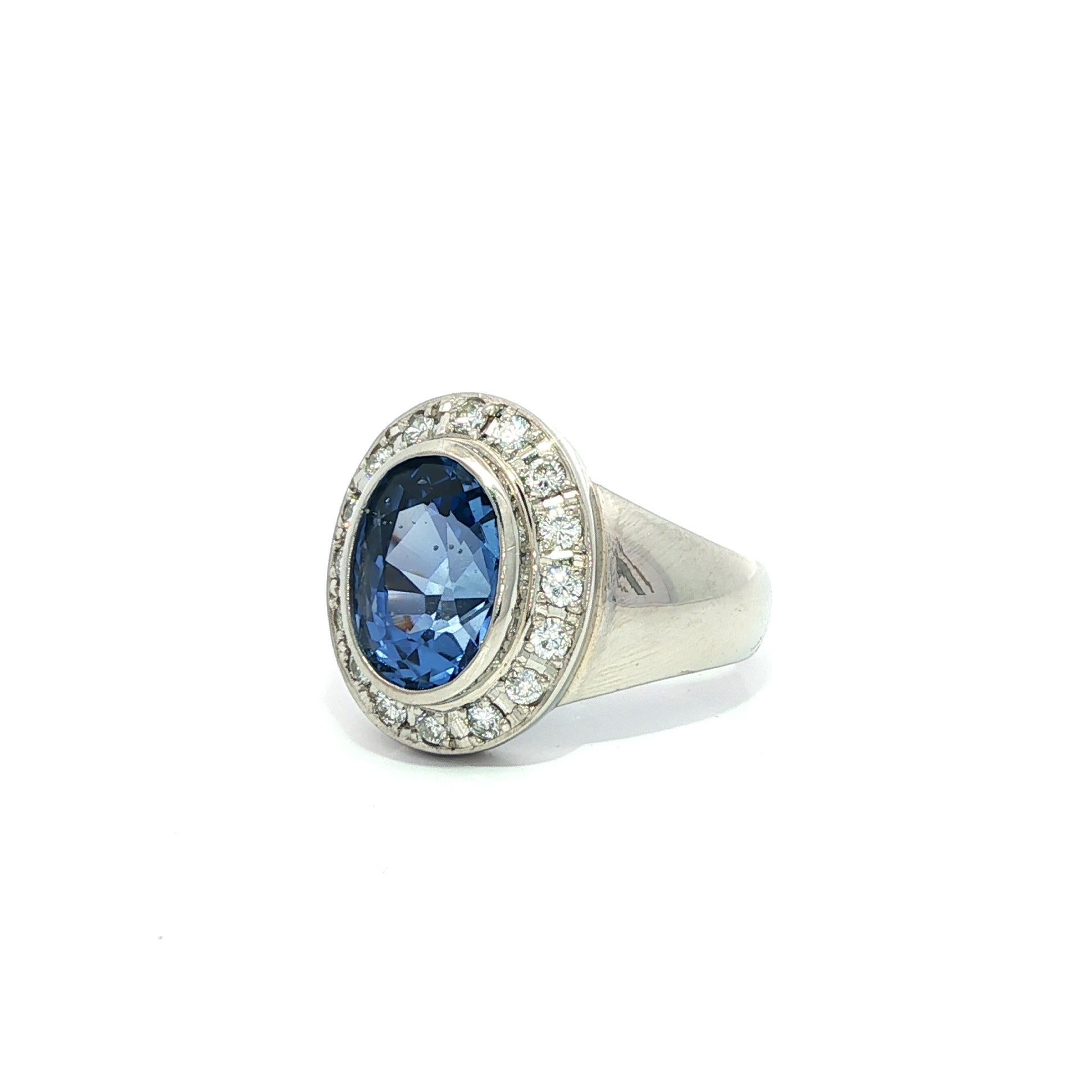 Platino GIA 4.15ctw Ceilán Sin Calor Bisel Zafiro Pave Diamante Halo Anillo Sólido en Excelente estado para la venta en Montclair, NJ