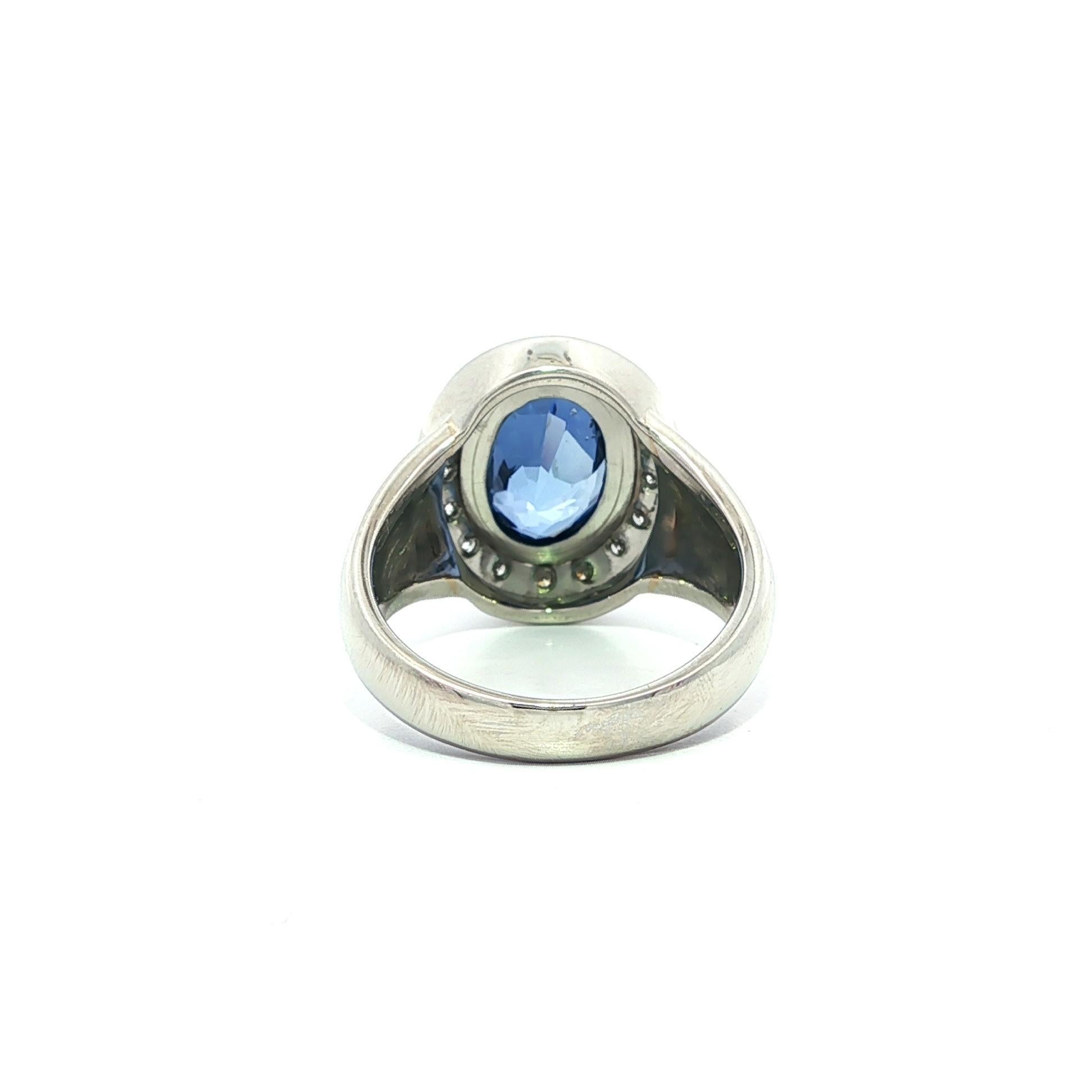 Platino GIA 4.15ctw Ceilán Sin Calor Bisel Zafiro Pave Diamante Halo Anillo Sólido en venta 1