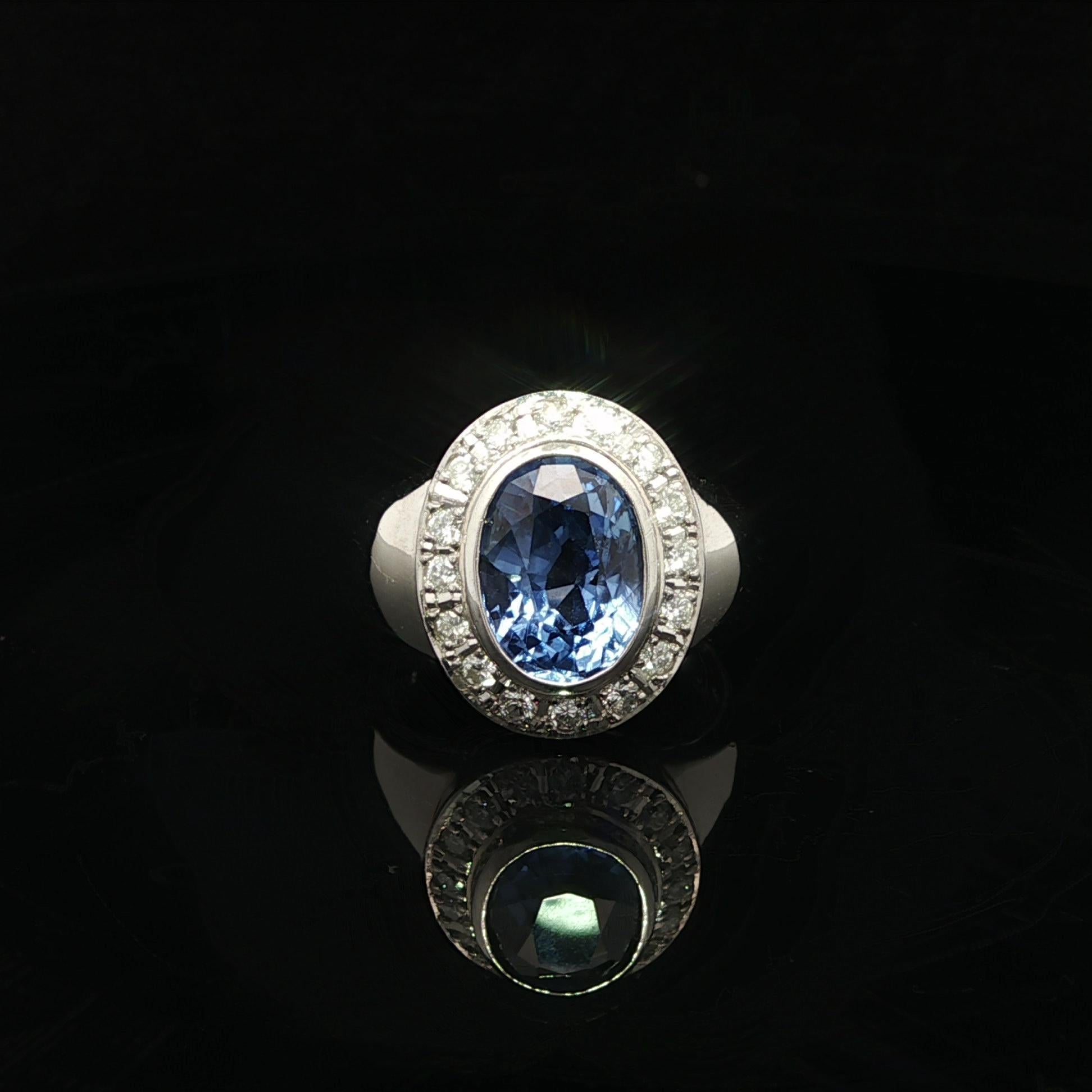 Platino GIA 4.15ctw Ceilán Sin Calor Bisel Zafiro Pave Diamante Halo Anillo Sólido en venta 3