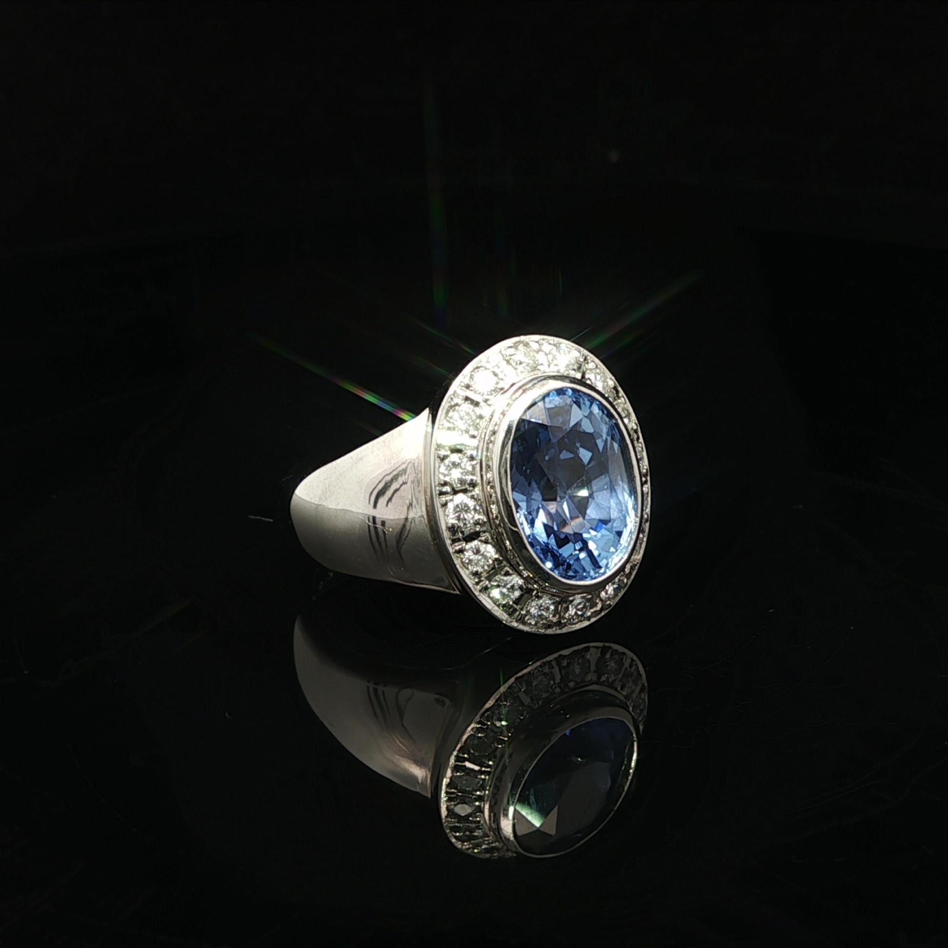 Platino GIA 4.15ctw Ceilán Sin Calor Bisel Zafiro Pave Diamante Halo Anillo Sólido en venta 4
