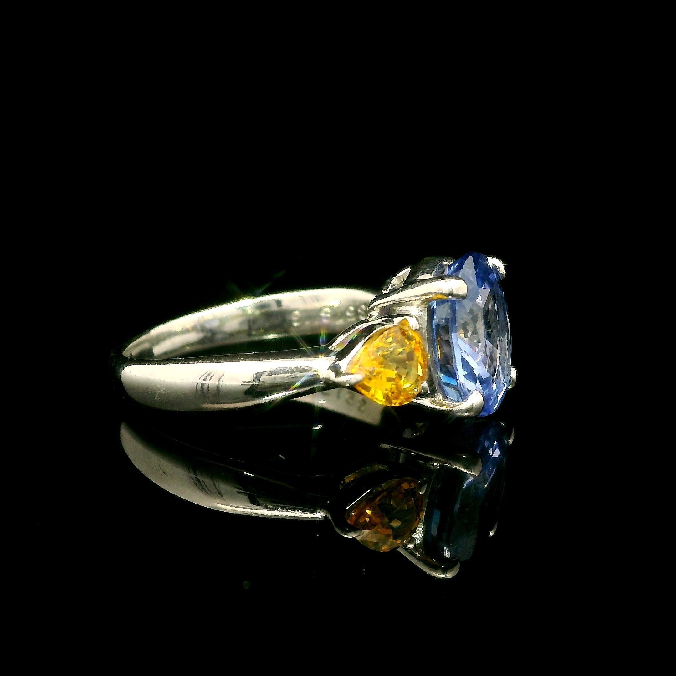 --Stein(e):--
(1) Natürlicher echter Saphir - ovaler Brillantschliff - Zinkenbesatz - reine kornblumenblaue Farbe - keine Hitze - 3,51ct (genau)
** Vollständige Informationen siehe unten unter 