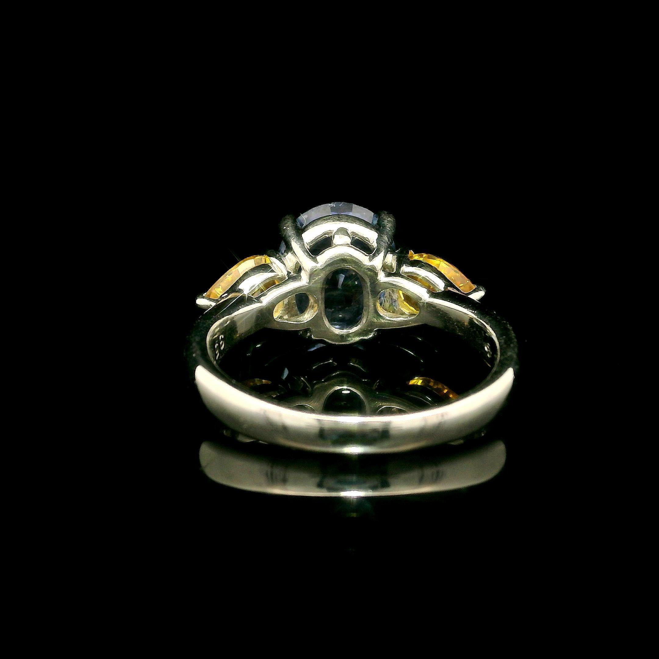 Platin GIA 4,64ctw Kornblumenblau Saphir Birne Gelb Saphir Seiten Ring (Ovalschliff) im Angebot