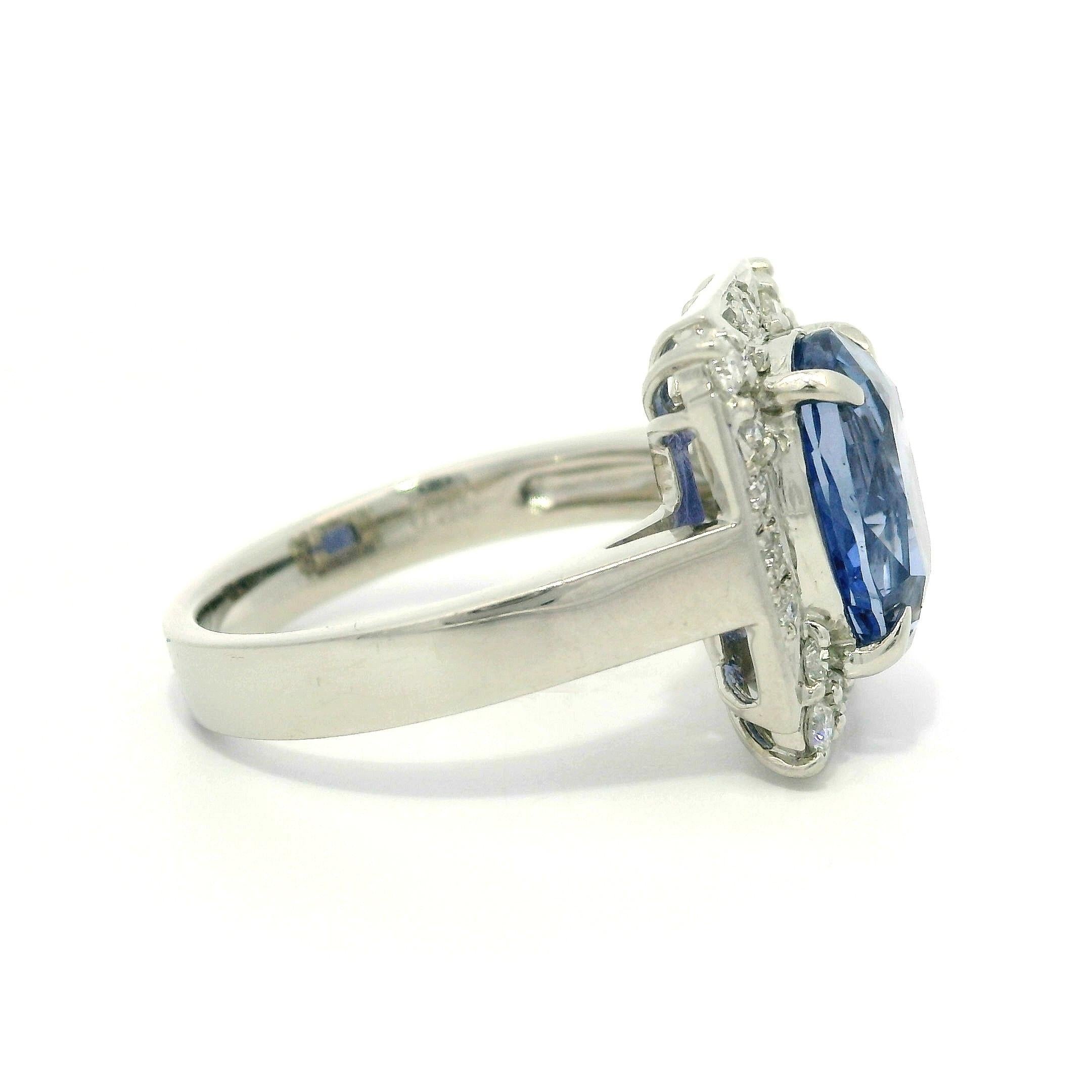 Platinum GIA 4.67ctw Color Change Blue to Violet No Heat Sapphire & Diamond Ring For Sale 5