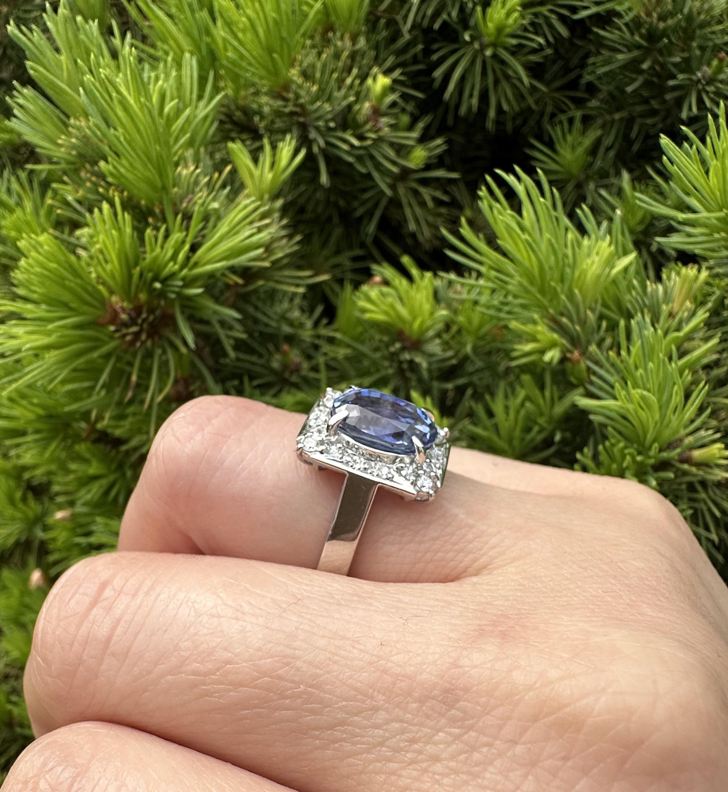Women's Platinum GIA 4.67ctw Color Change Blue to Violet No Heat Sapphire & Diamond Ring For Sale