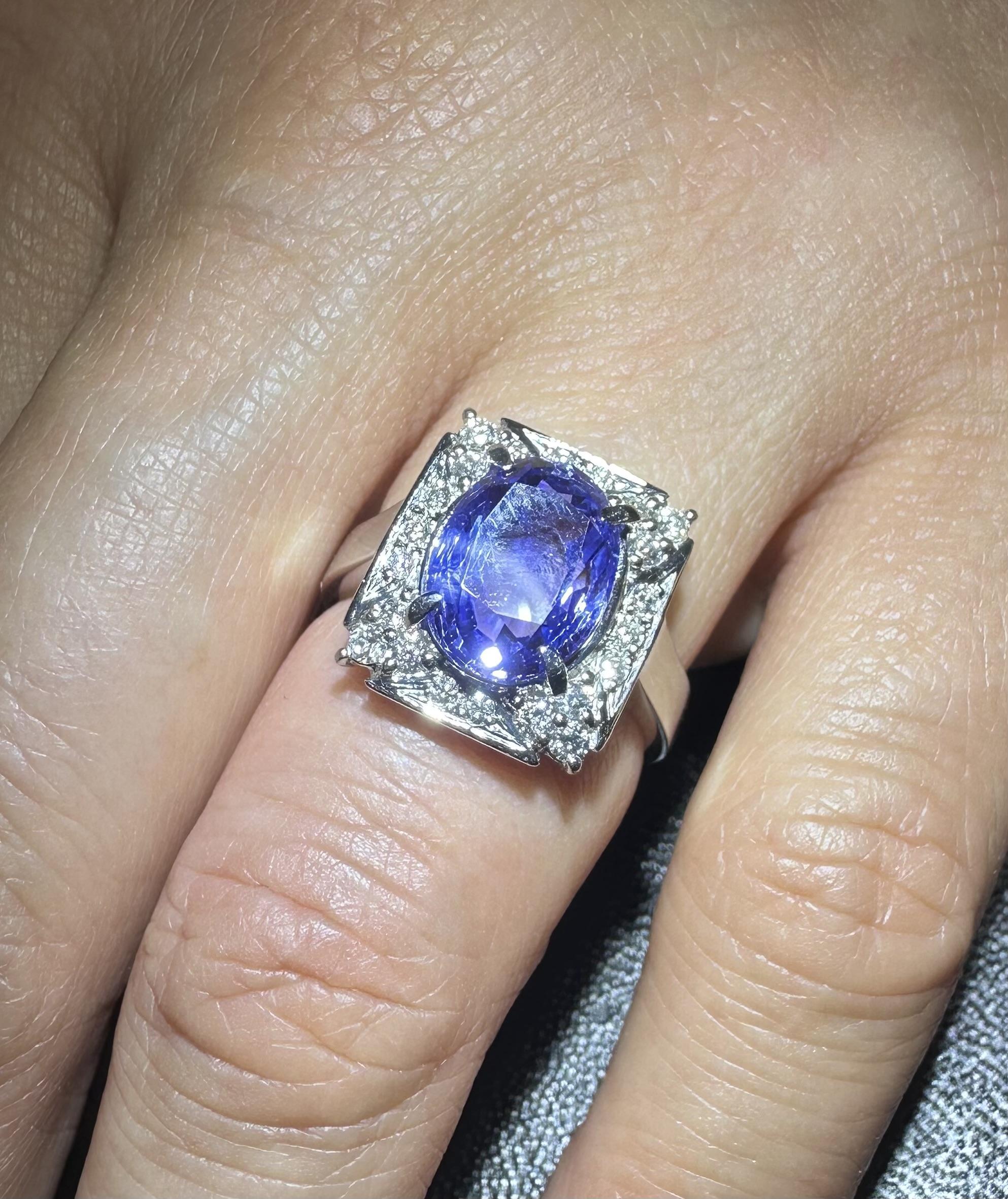 Platinum GIA 4.67ctw Color Change Blue to Violet No Heat Sapphire & Diamond Ring For Sale 1