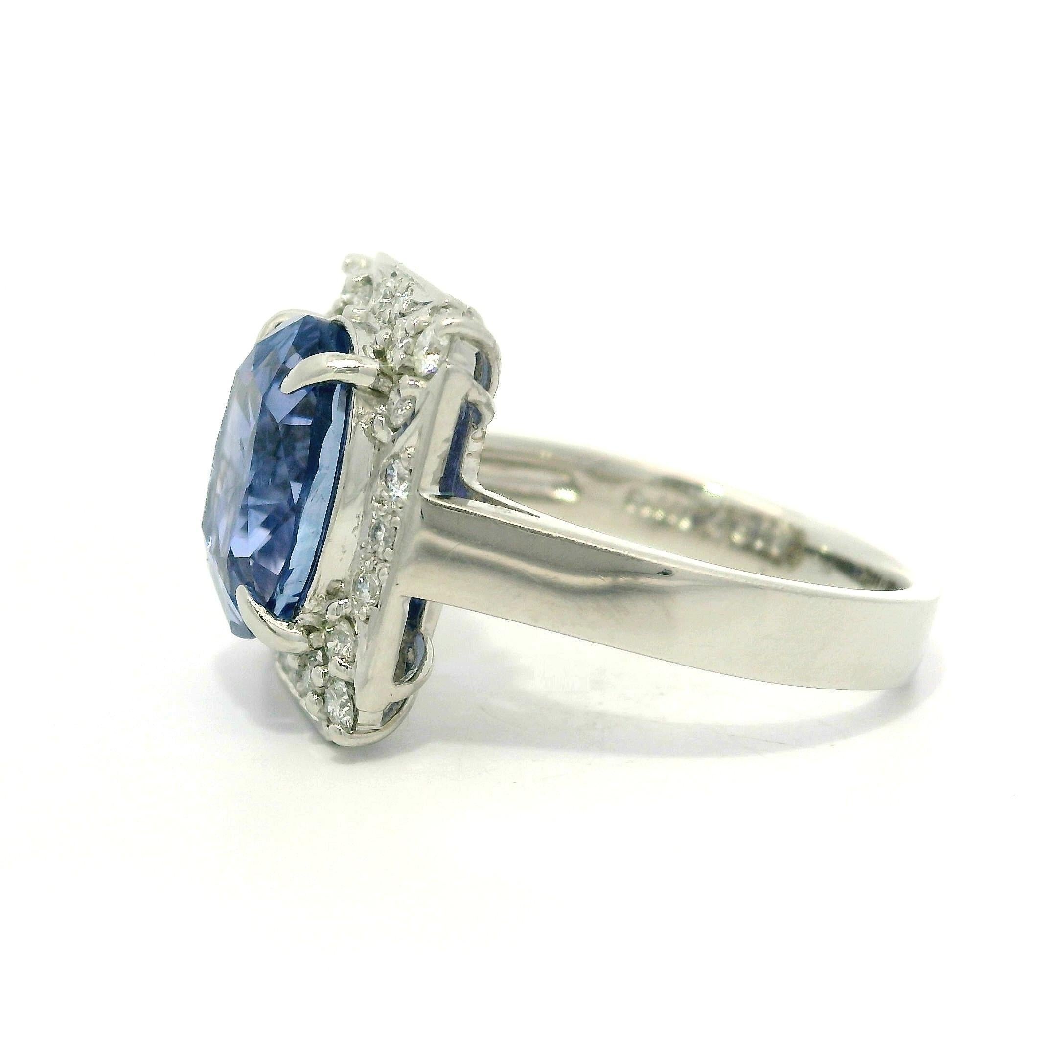 Platinum GIA 4.67ctw Color Change Blue to Violet No Heat Sapphire & Diamond Ring For Sale 3