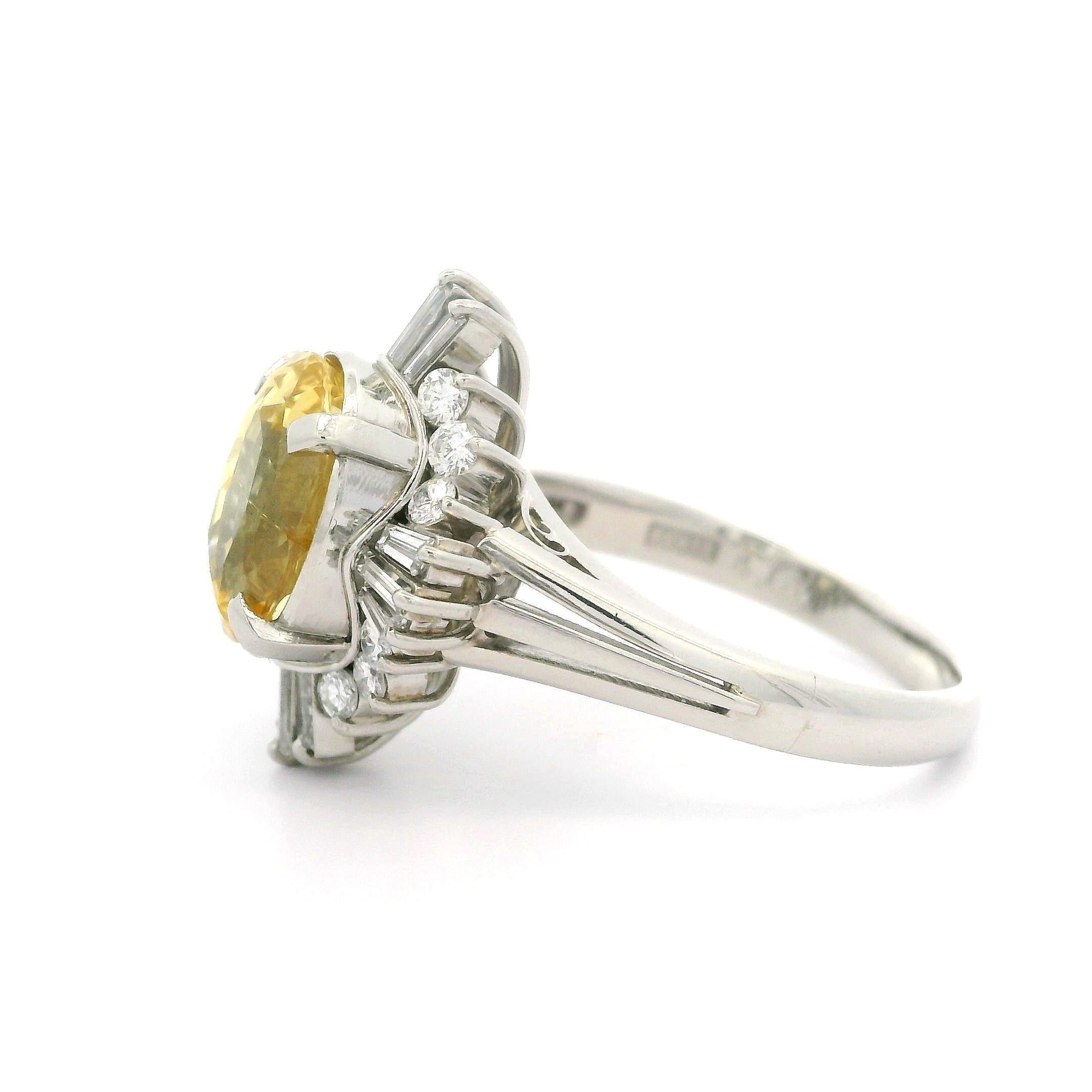 Bague ballerine en platine avec saphir jaune de Ceylan de 4,74 carats, certifié GIA, sans chaleur et diamants en vente 5