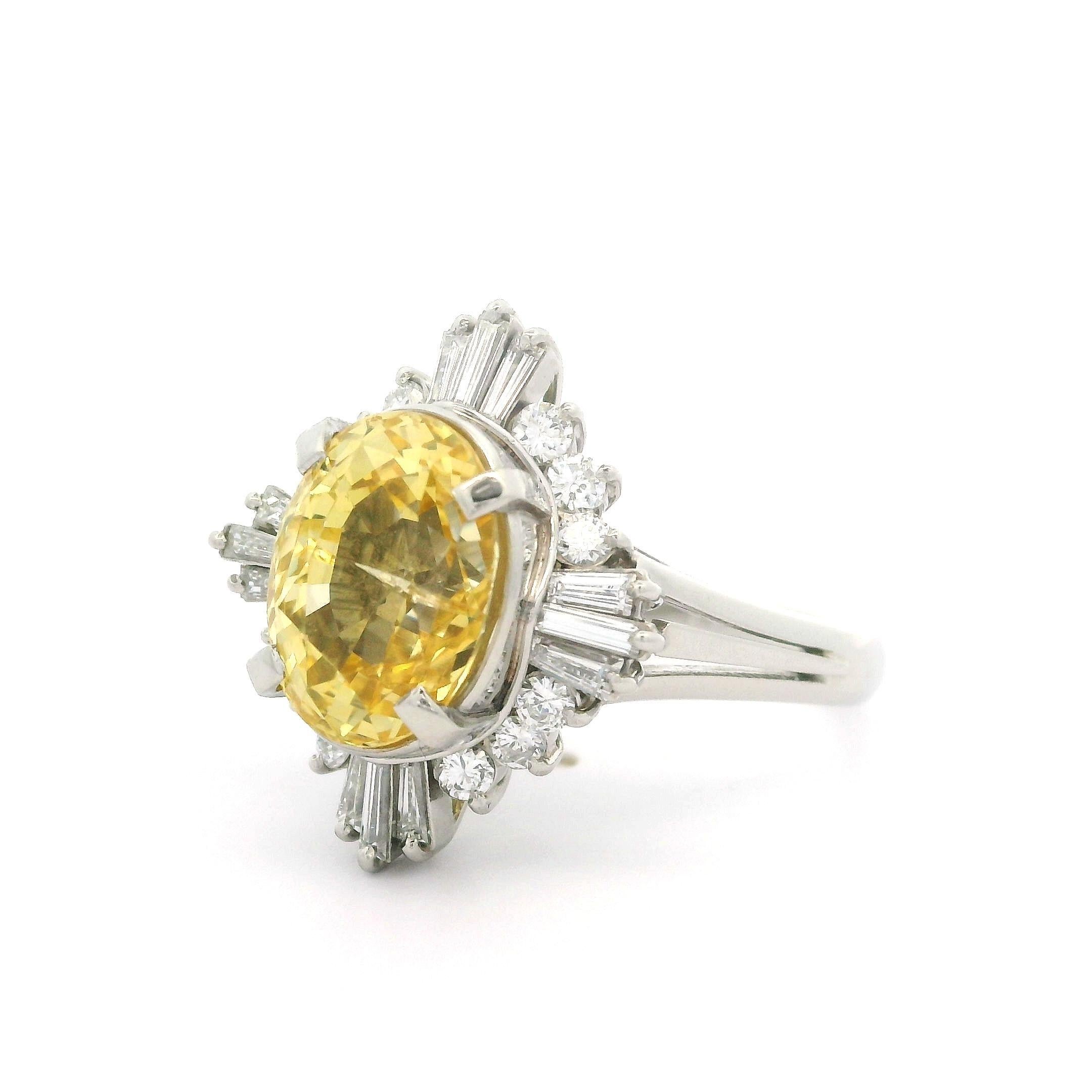 Bague ballerine en platine avec saphir jaune de Ceylan de 4,74 carats, certifié GIA, sans chaleur et diamants en vente 2