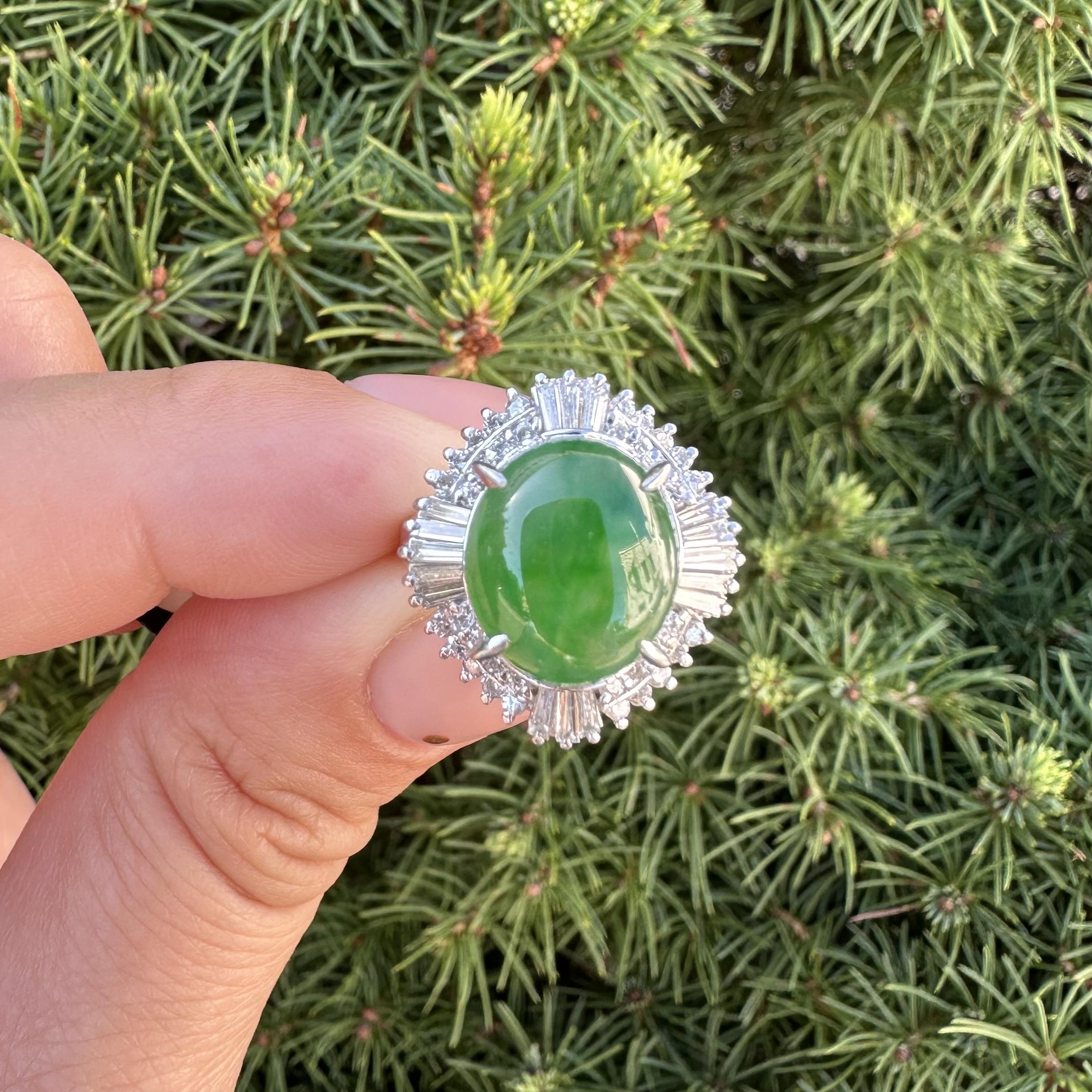 Bague Ballerine en platine GIA 4.83ctw Happy Green Burma A Jade w/ Diamond Halo Excellent état - En vente à Montclair, NJ